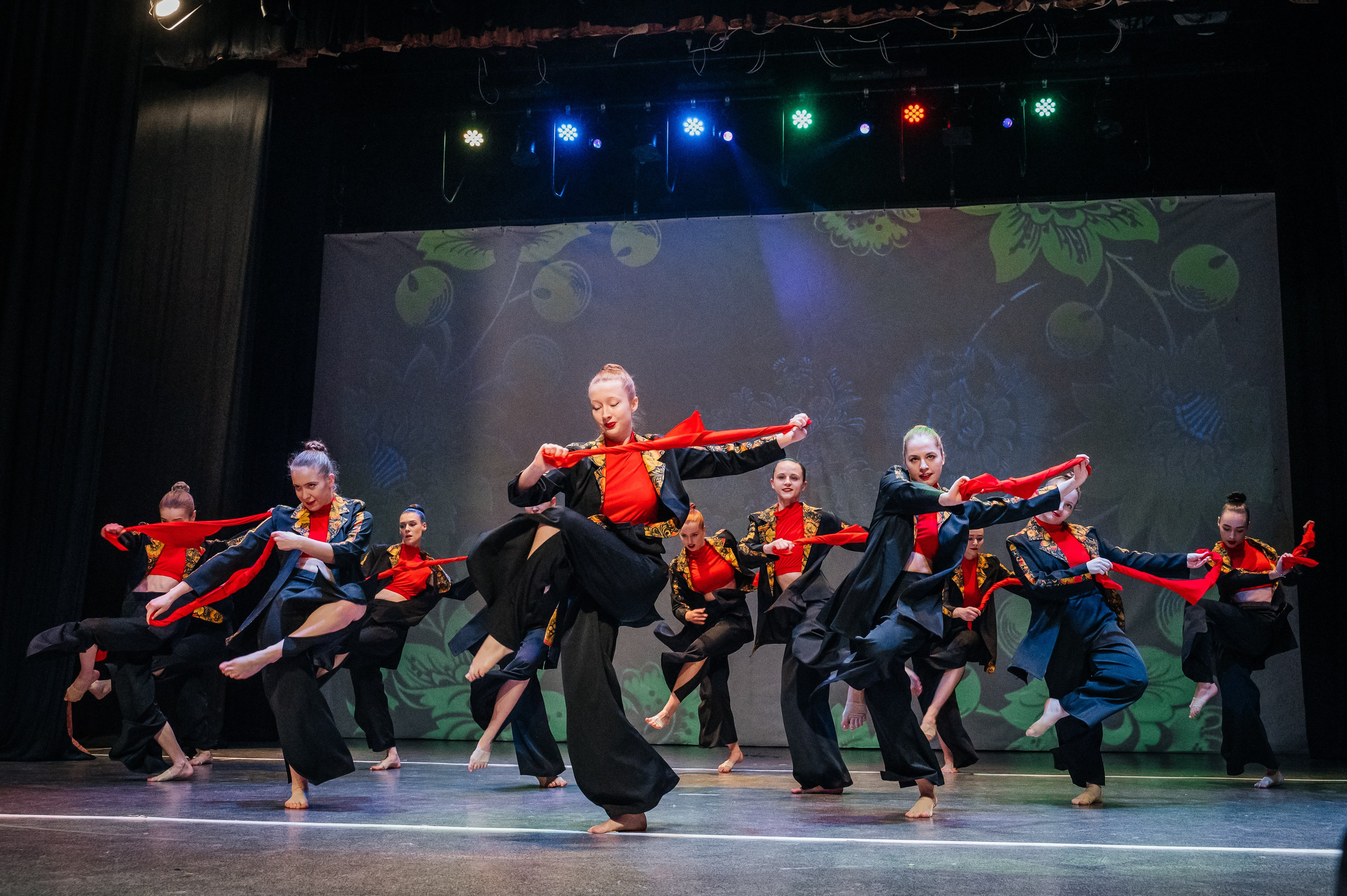 Танцы. Фотограф Елена Рогашкова