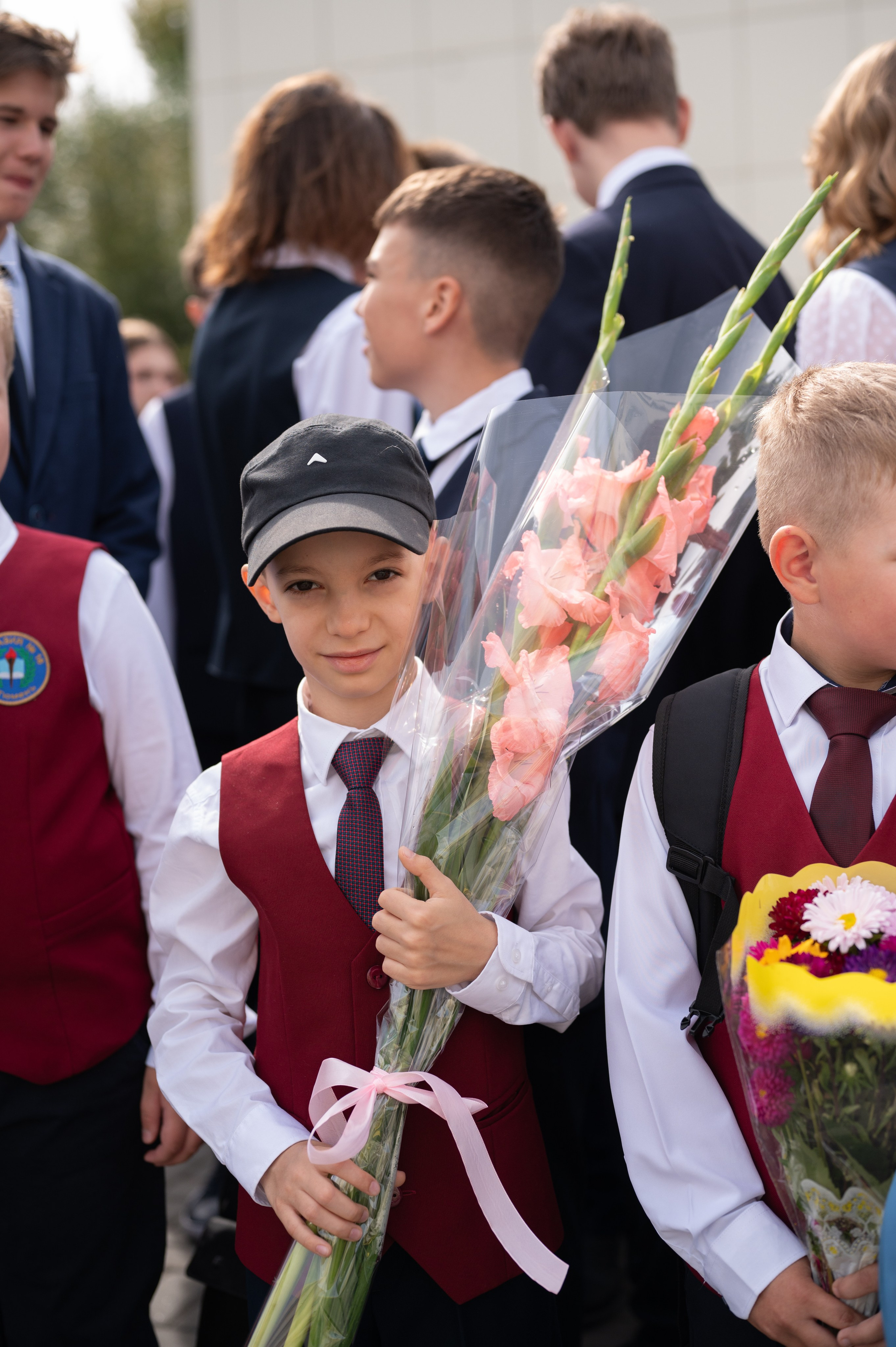 1 сентября 16 гимназия 2 класс (линейка + в классе+ на улице). Фотограф новорожденных, семейный детский в Тюмени Татьяна Морозова