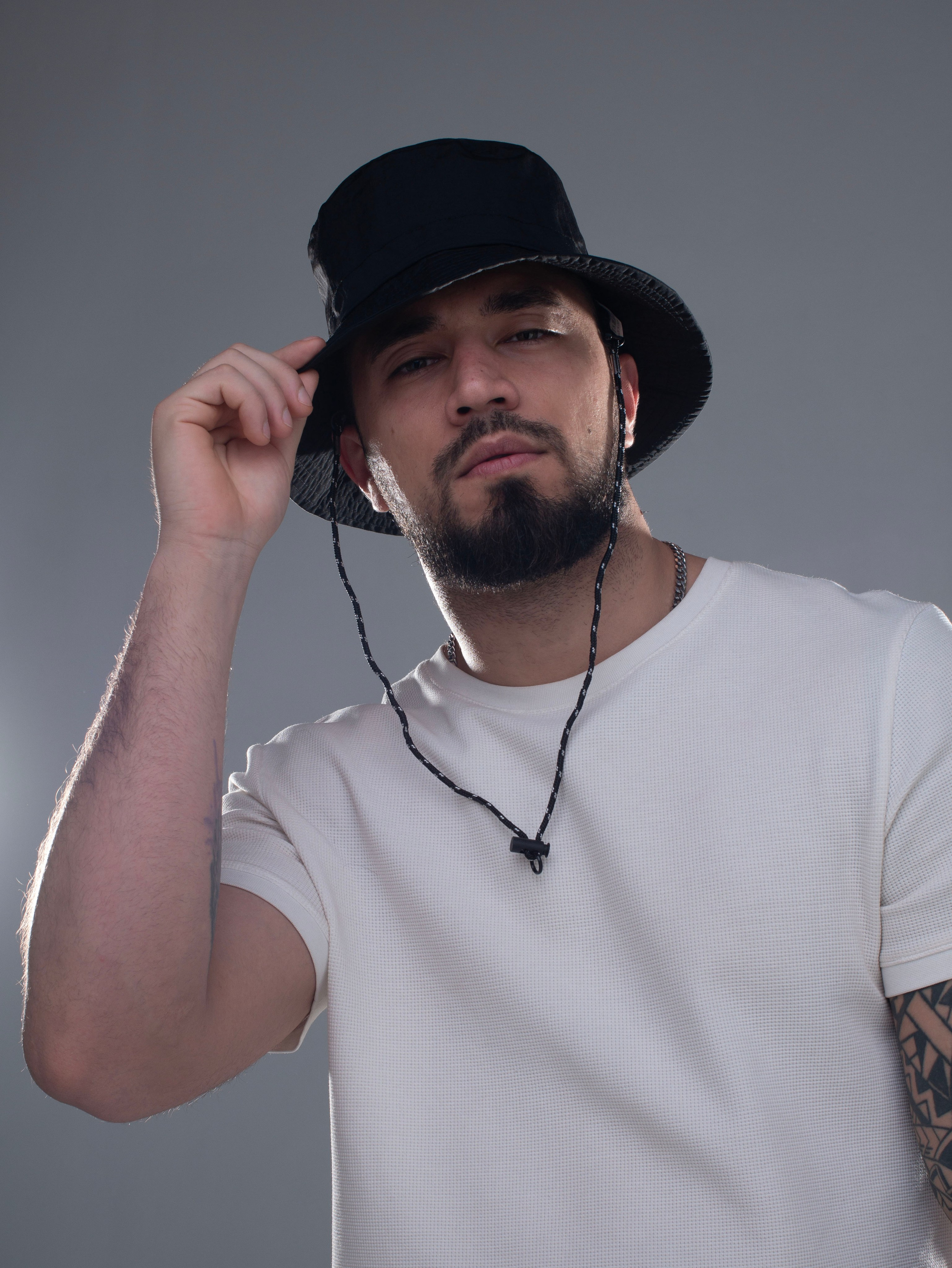 С моделью. Предметный фотограф в Санкт-Петербурге Аннет Глушак