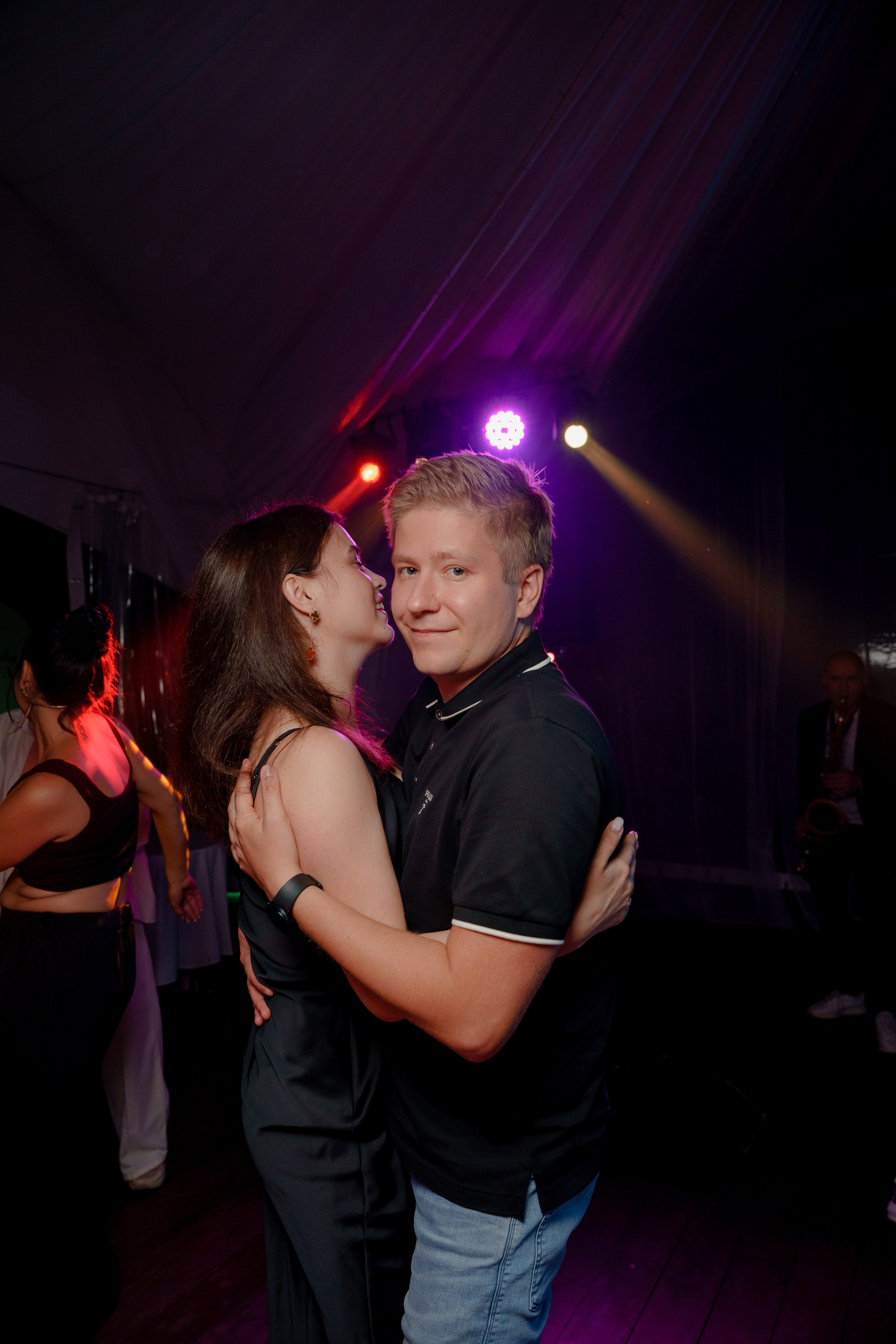 День рождения в шатре на водохранилище. Репортажный фотограф Москва Сергей Дружинин