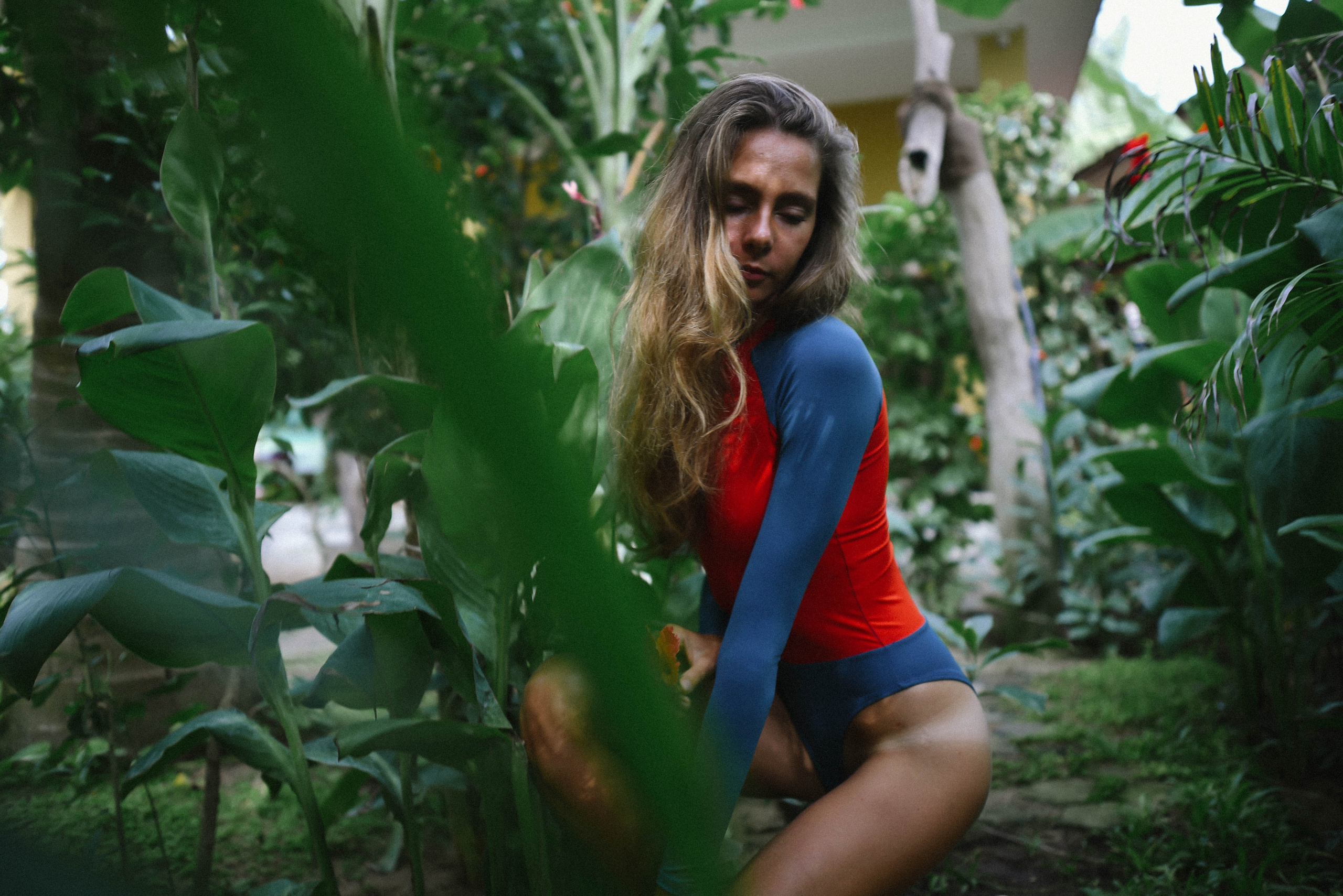 Съемка серфинга с воды в Аругам Бэй | Девушка на волнах восточного побережья. Фотограф на Шри-Ланке