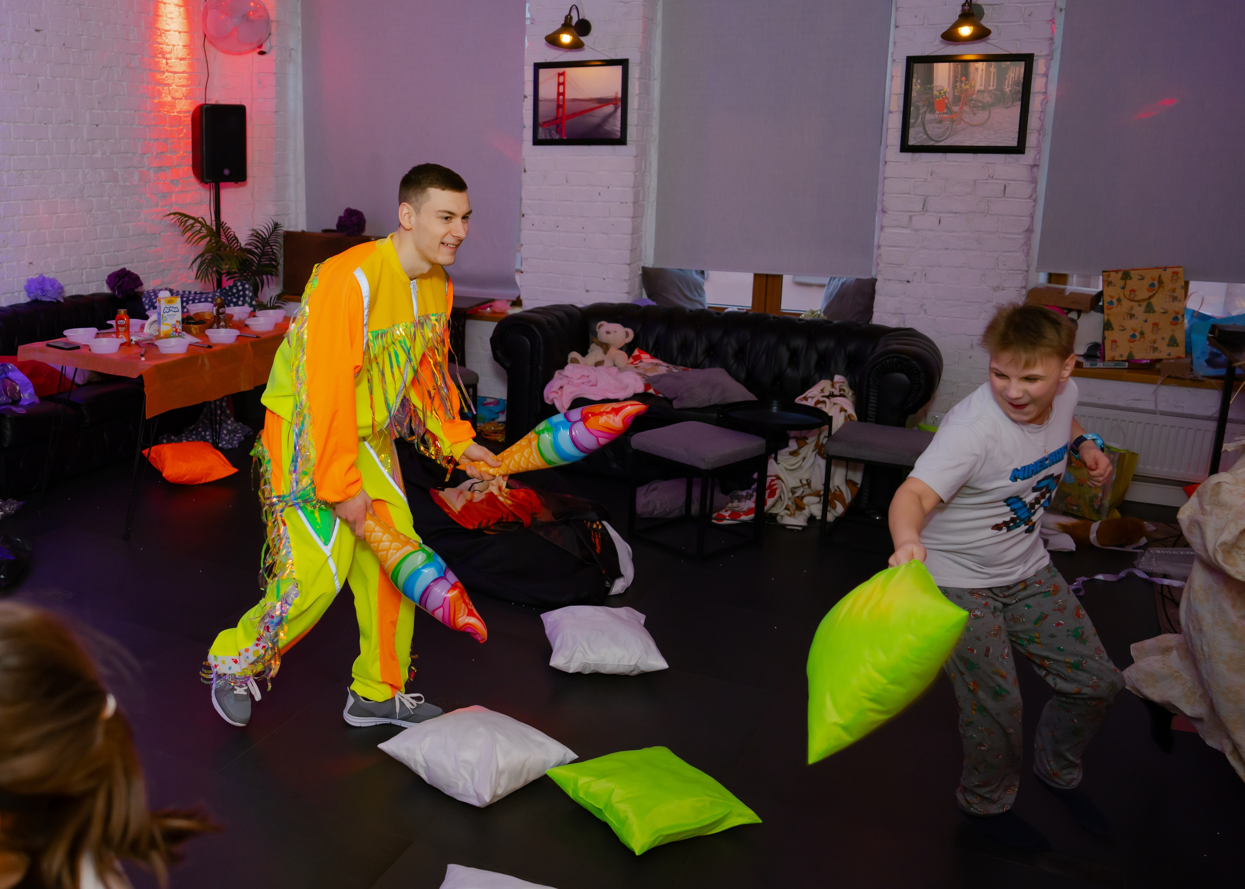 Битва подушками. Крамер Юлиана детский и семейный фотограф