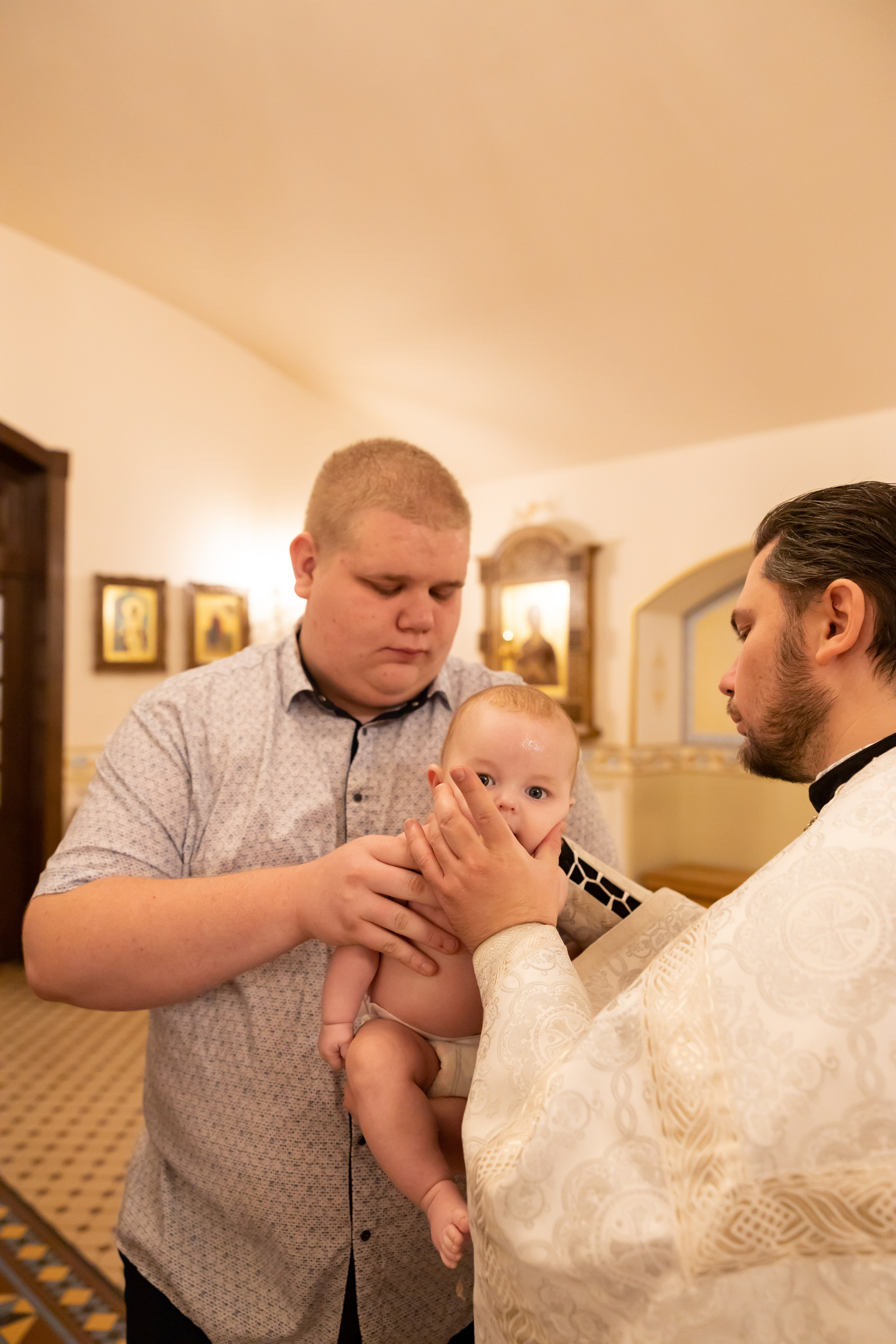 Крещение в Храме Покрова Пресвятой Богородицы. Семейный фотограф в Рязани и Рязанской области