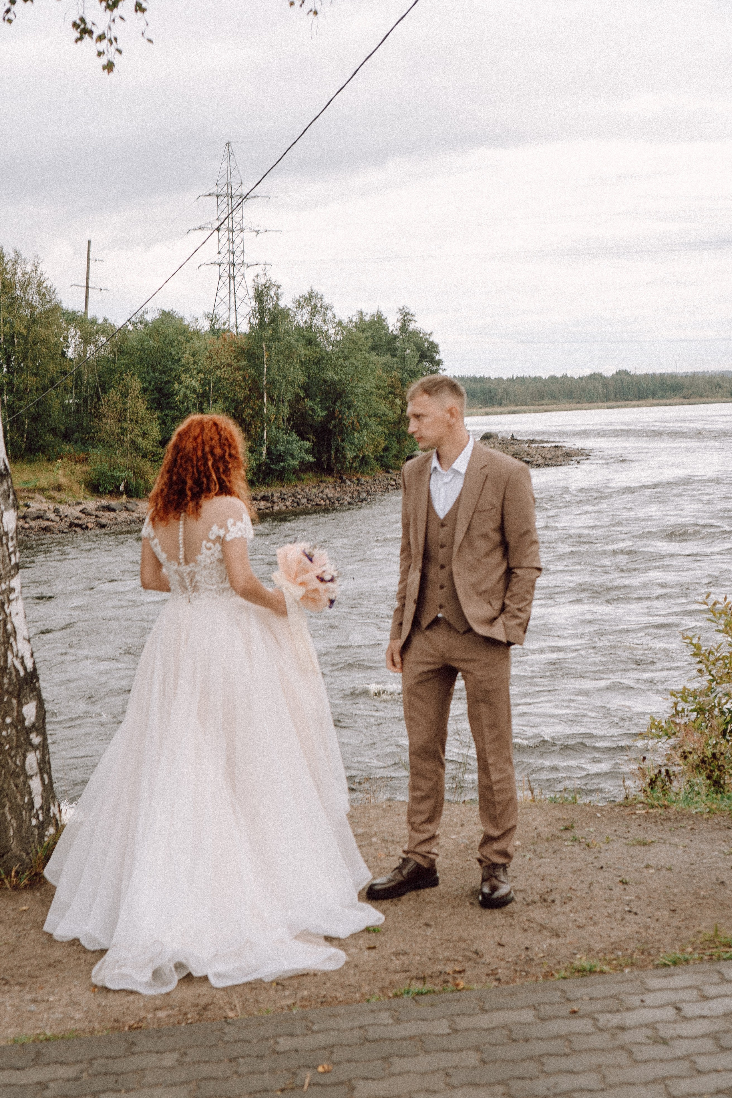 СВАДЕБНАЯ ФОТОСЕССИИЯ ПАРЫ В ГОРОДЕ ПРИОЗЕРСК В СОСНОВОМ ЛЕСУ И С ПИКАПОМ. Профессиональный фотограф, Санкт-Петербург — Виктория Богомолова