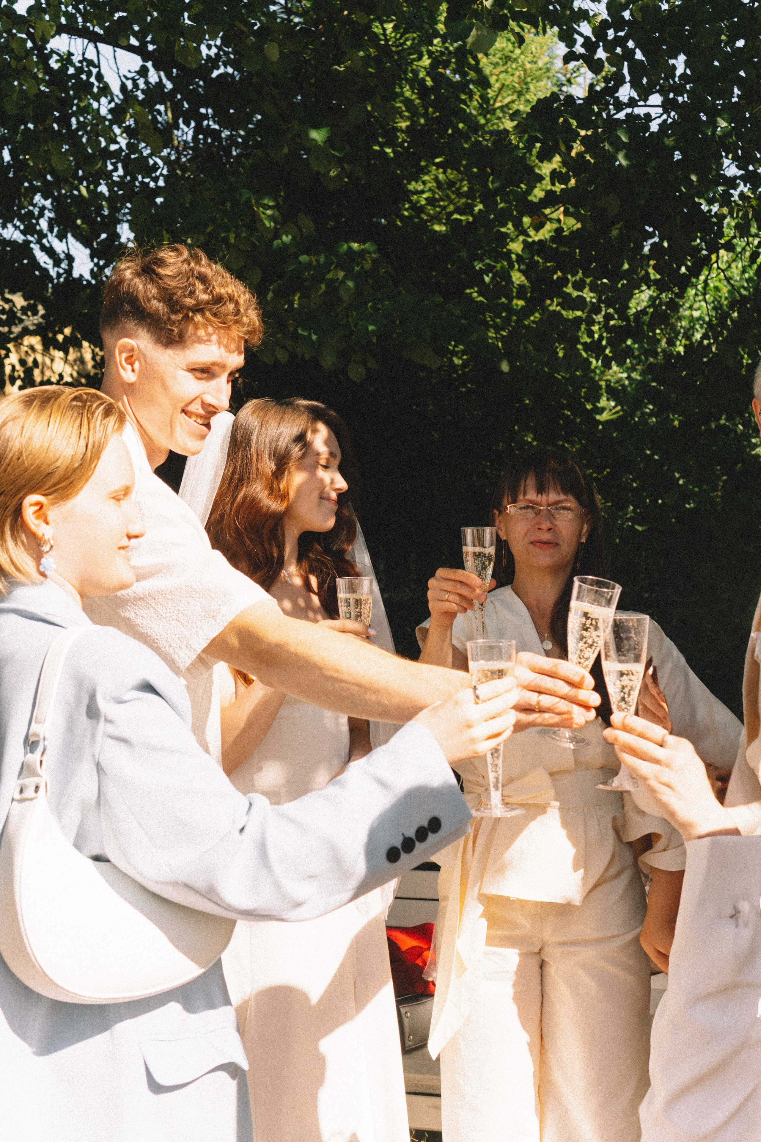 СВАДЕБНАЯ СЬЕМКА В ПЕТЕРГОФЕ И СЬЕМКА РЕПОРТАЖА В ЗАГСЕ ПЕТЕРГОФА. Профессиональный фотограф, Санкт-Петербург — Виктория Богомолова