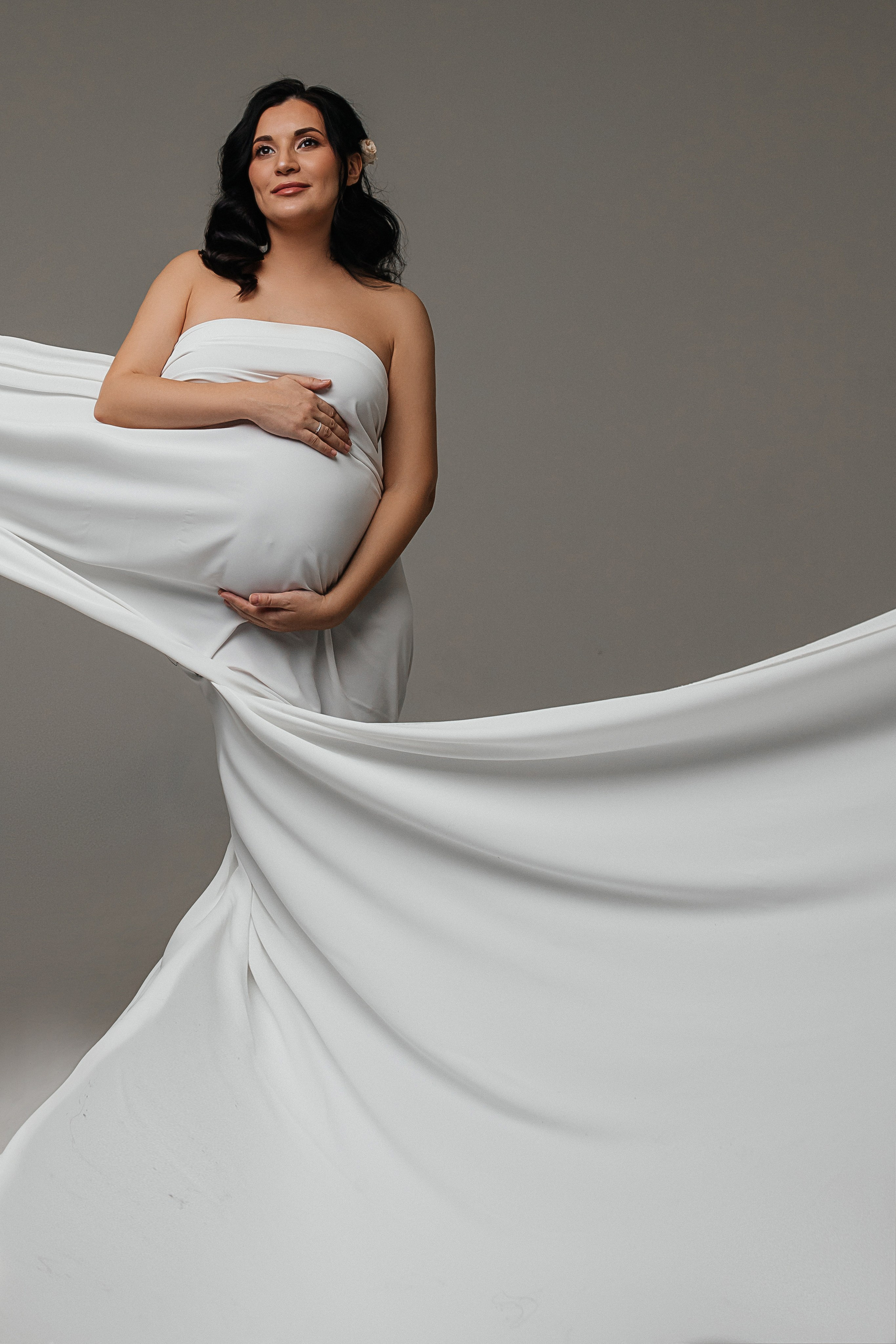 фотосессия беременности в тканях. Беременные в ткани. Беременная фотосессия с летящими тканями. Фотограф беременности в иркутске. Фотосессия беременных в студии. Студийная фотосессия Иркутск. Беременные фотосессии в Иркутске. фотограф беременных. Студийный фотограф