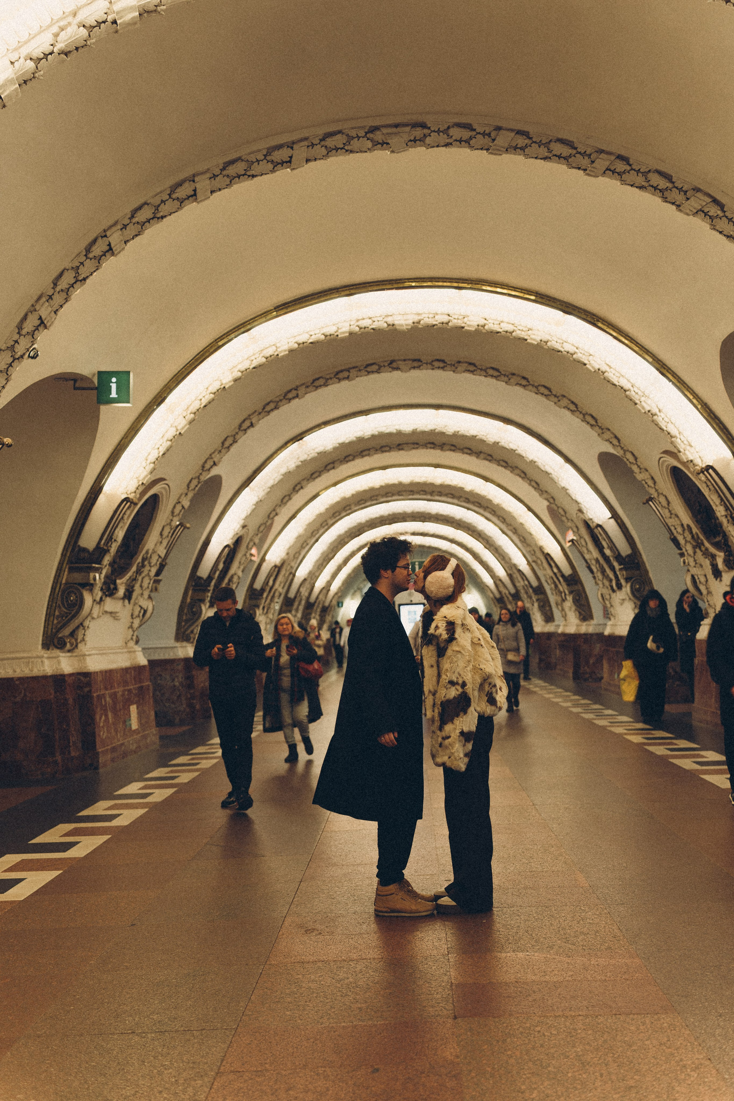 НОВОГОДНЯЯ ФОТОСЕСИИЯ ПАРЫ В МЕТРО ЛЮБОВЬ. Профессиональный фотограф, Санкт-Петербург — Виктория Богомолова