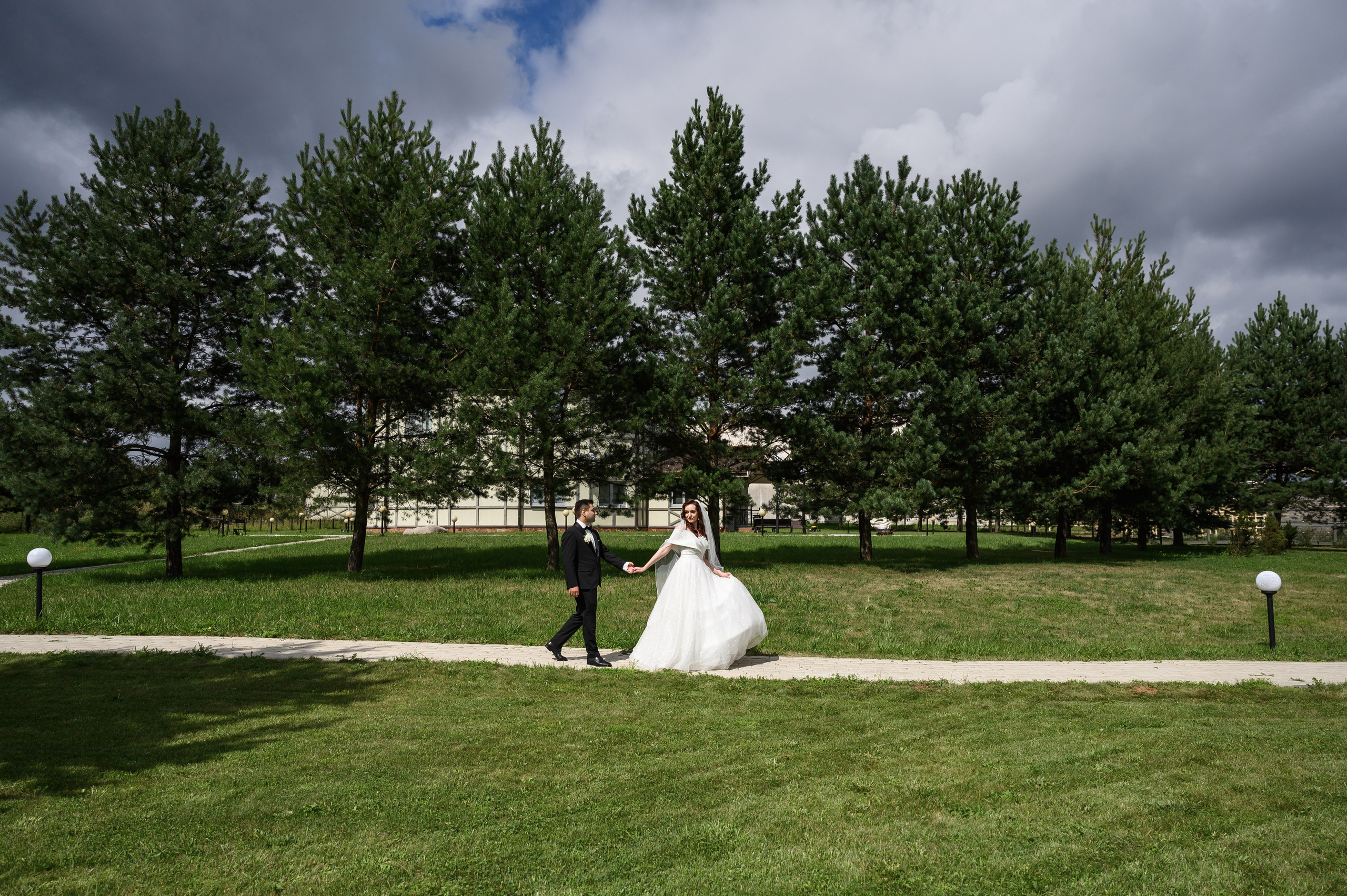 Свадебная фотосессия парк-отель Петрухино-клуб. Свадебный фотограф Москва Юрий Кульман
