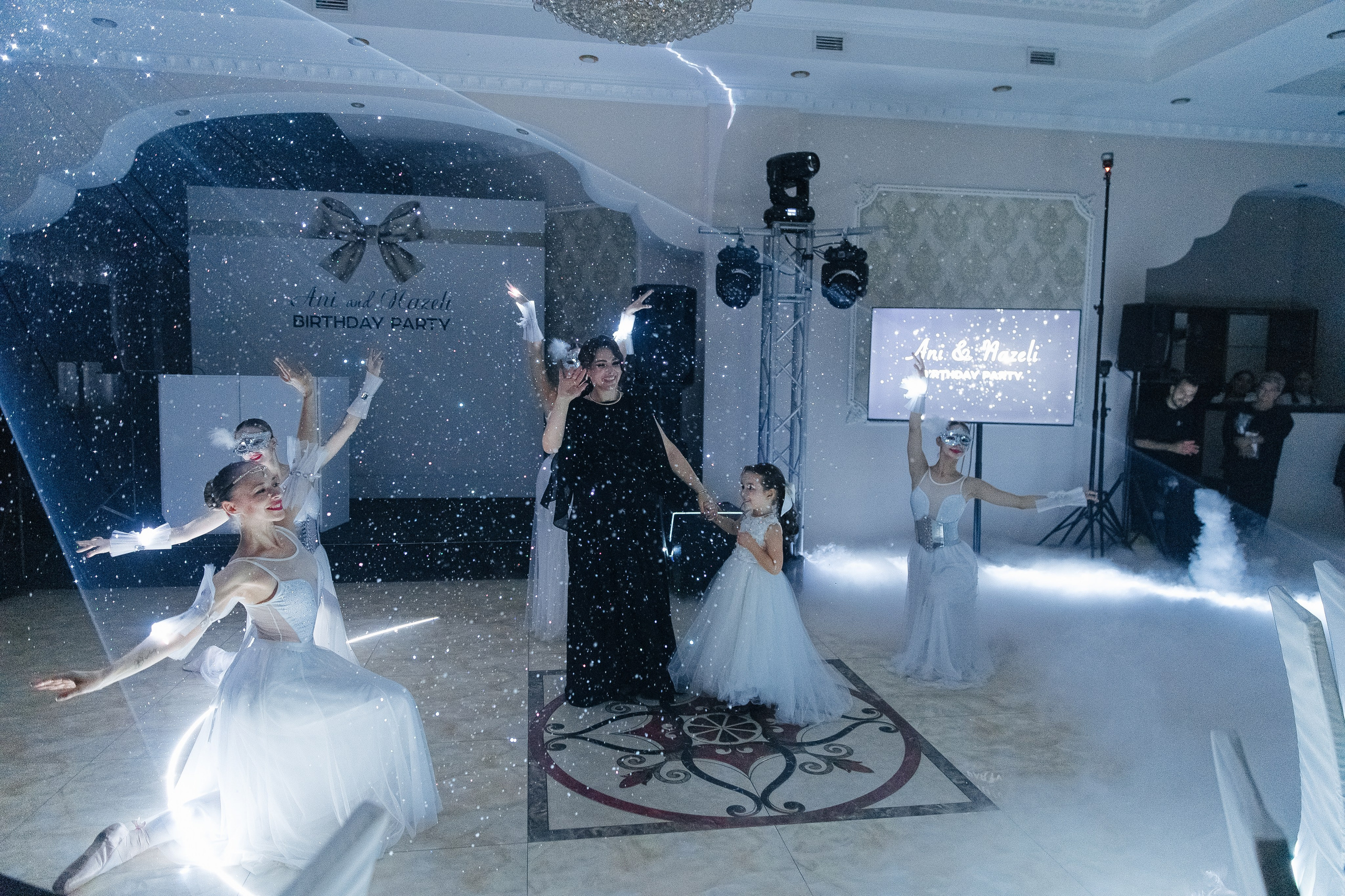 Ани и Назели. 35&5 День рождения, «Янтарь». Фотограф в Красноярске Надежда Воскресенская