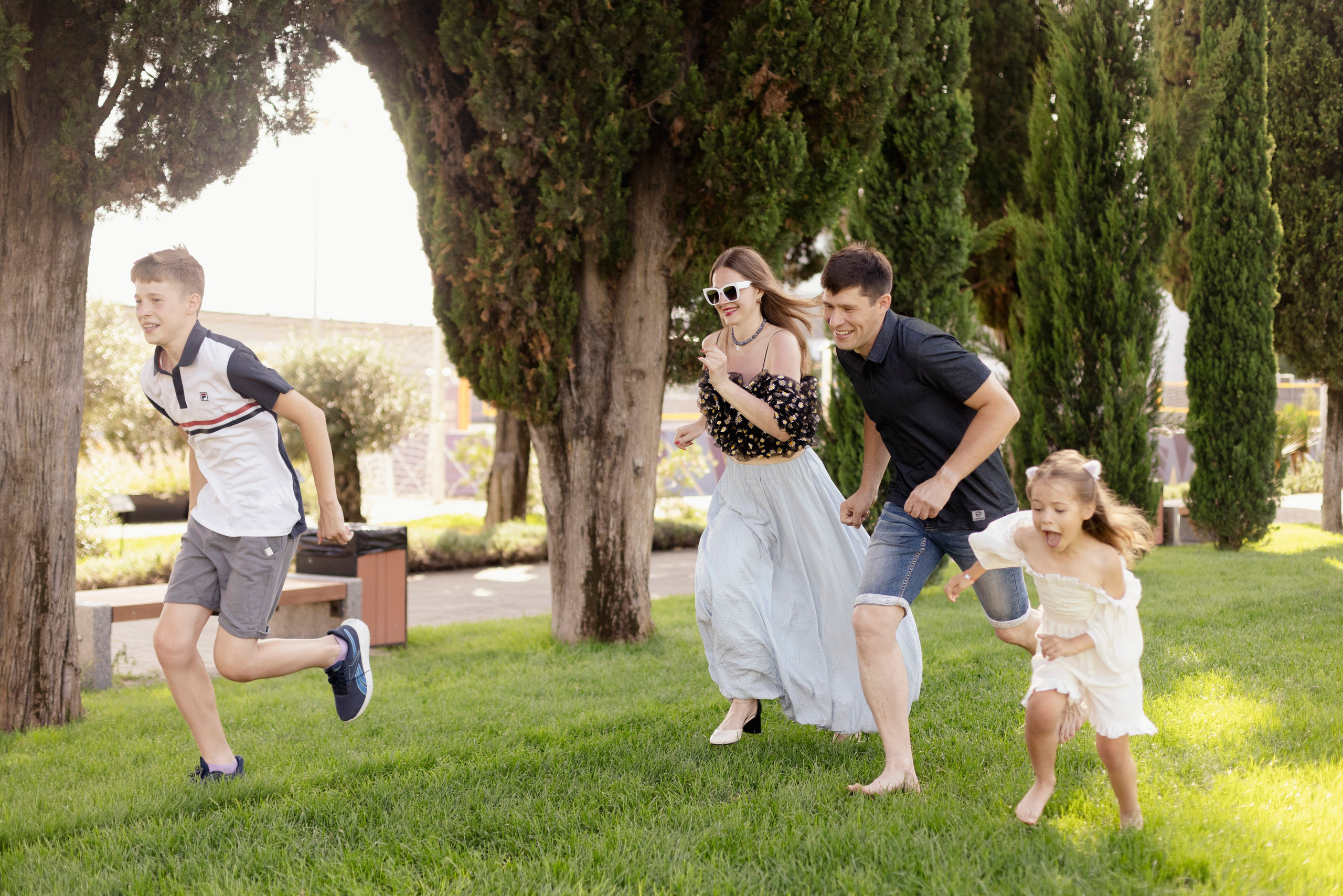 Радостные моменты в тени кипарисов. Reportage and staged photographer Natalia Sannikova