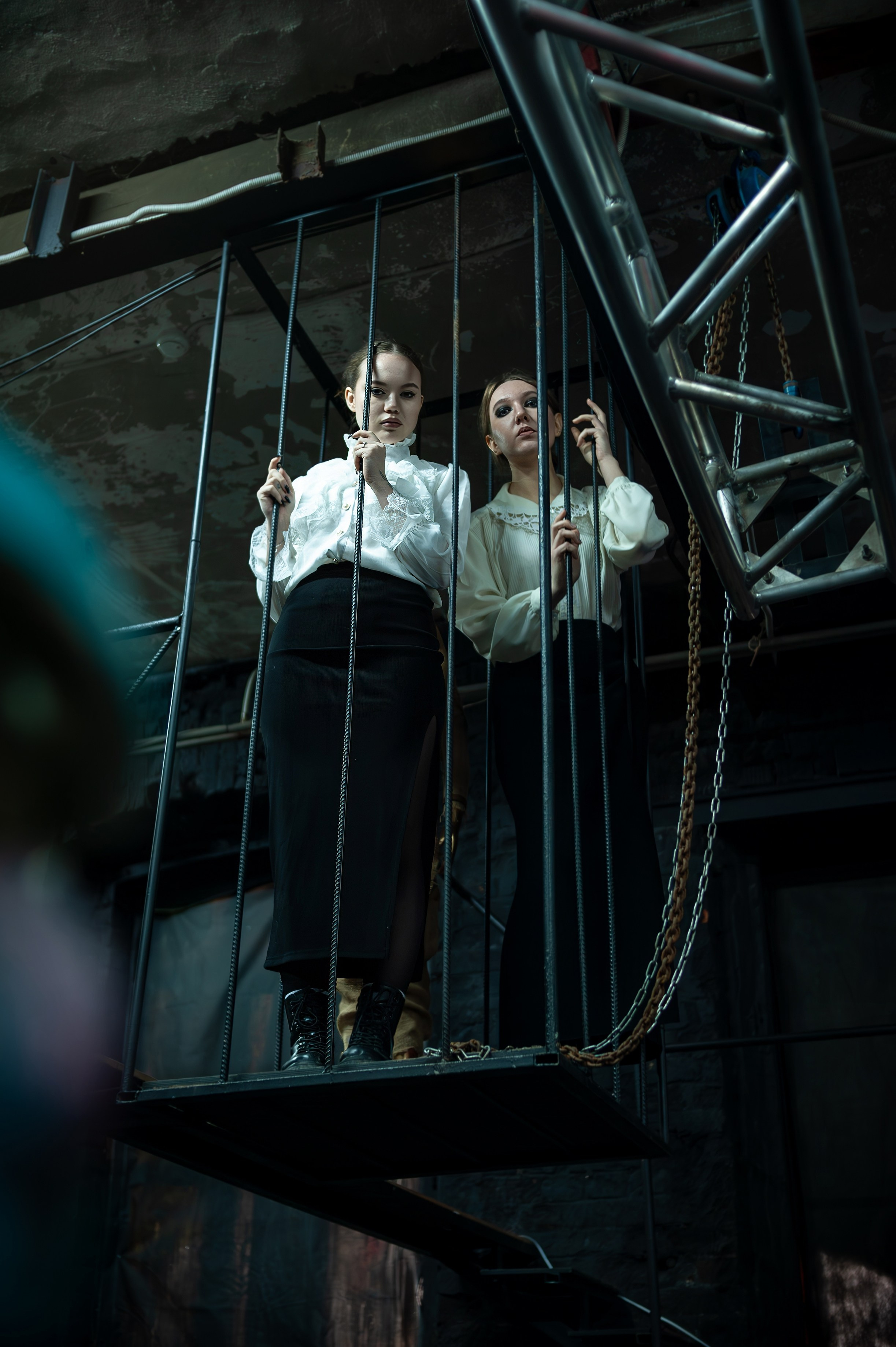 Фабрика Алафузова. Алина и Ксения. Портретный креативный творческий фотограф в Казани Михаил Бушенев