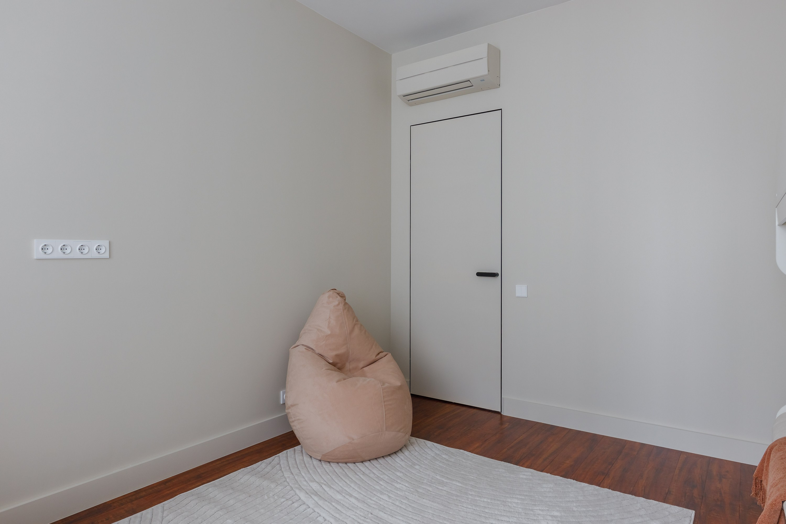 Бежевая квартира в Аэробусе. Интерьерный фотограф в Москве Роман Потапов