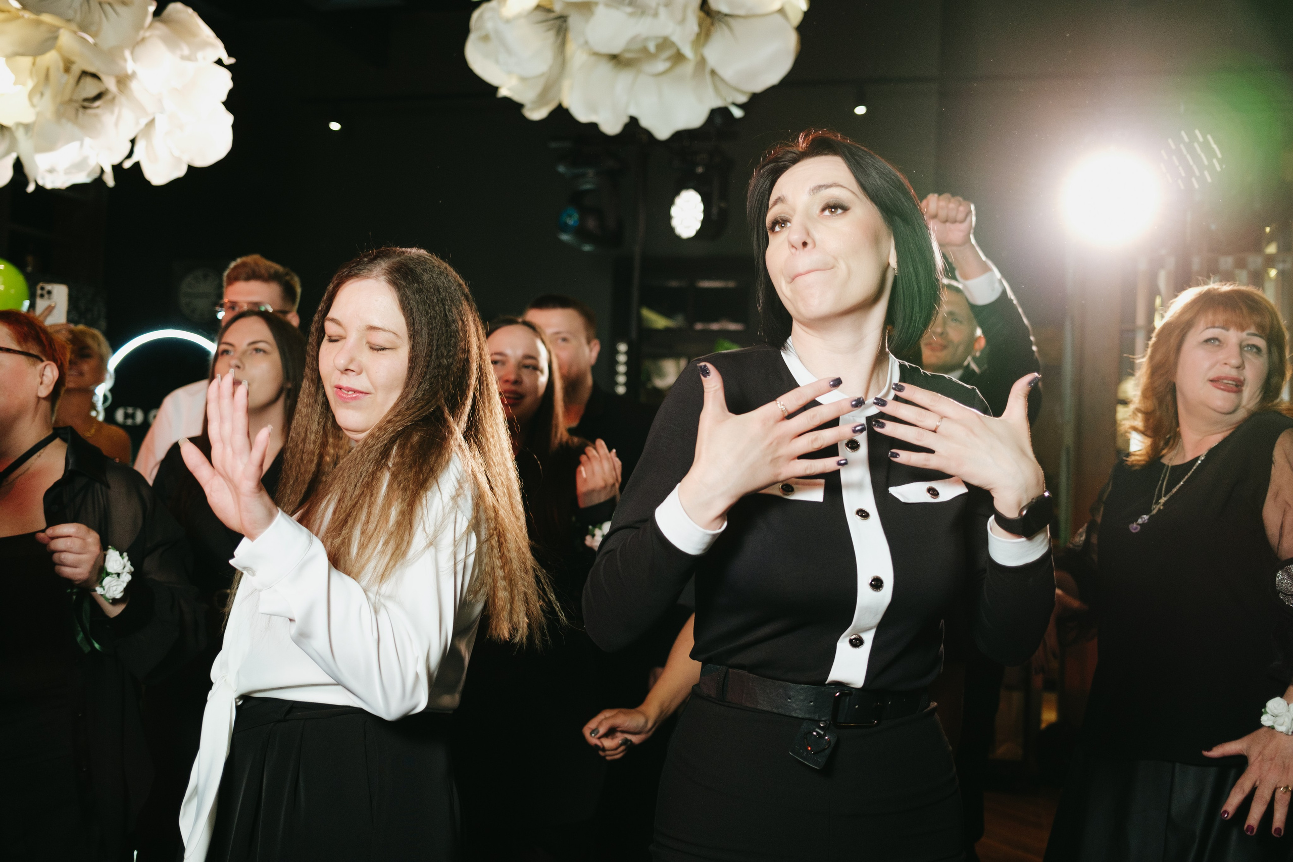 Корпоратив в Сириусу (Адлер) 10 лет компании. Свадебный фотограф Денис Ожигин в Краснодаре и крае. Эмоциональная и стильная съемка вашего дня