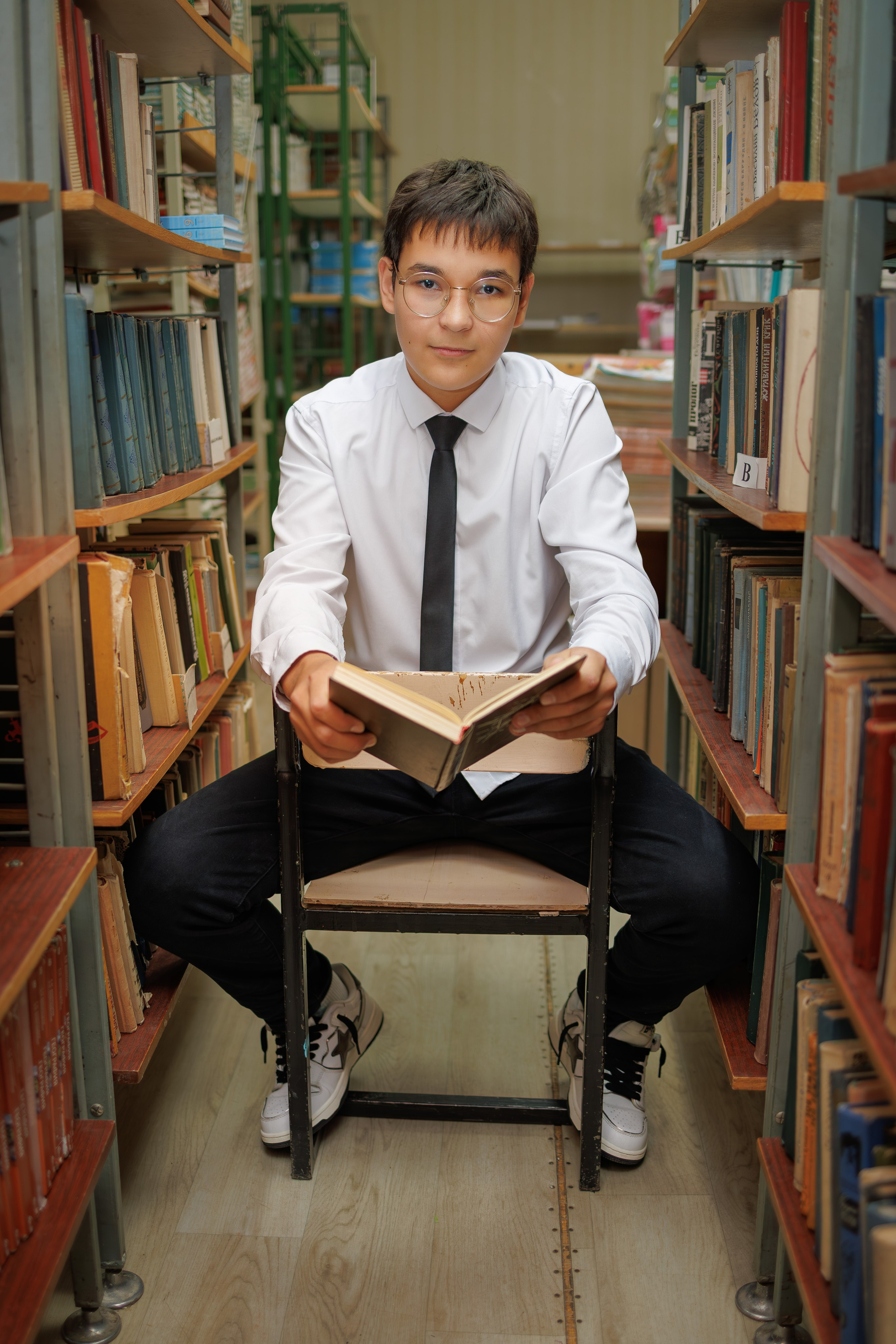 Позы для школьной фотосессии. Фотограф Медногорск Кувандык Оксана Шерехода свадебные, семейные, индивидуальные, школьные фотосессии. Печать фотоальбомов