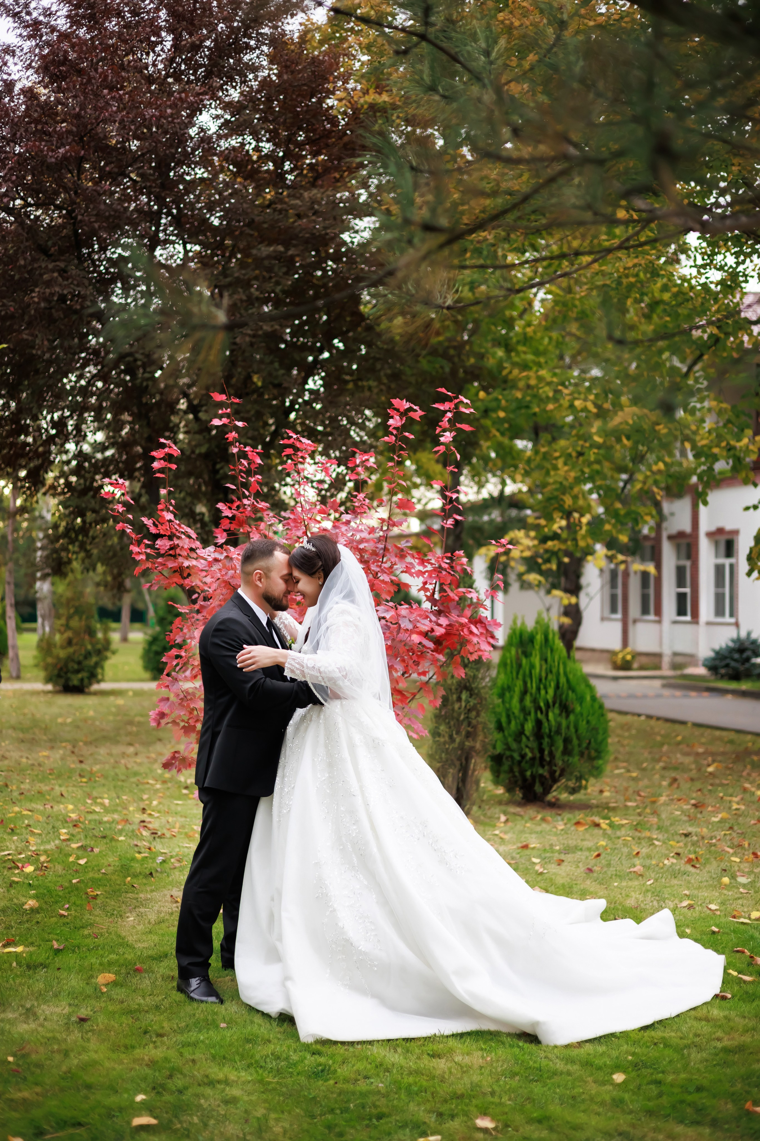 Свадебный и семейный фотограф в г. Майкопе (выезд по республике и краю)