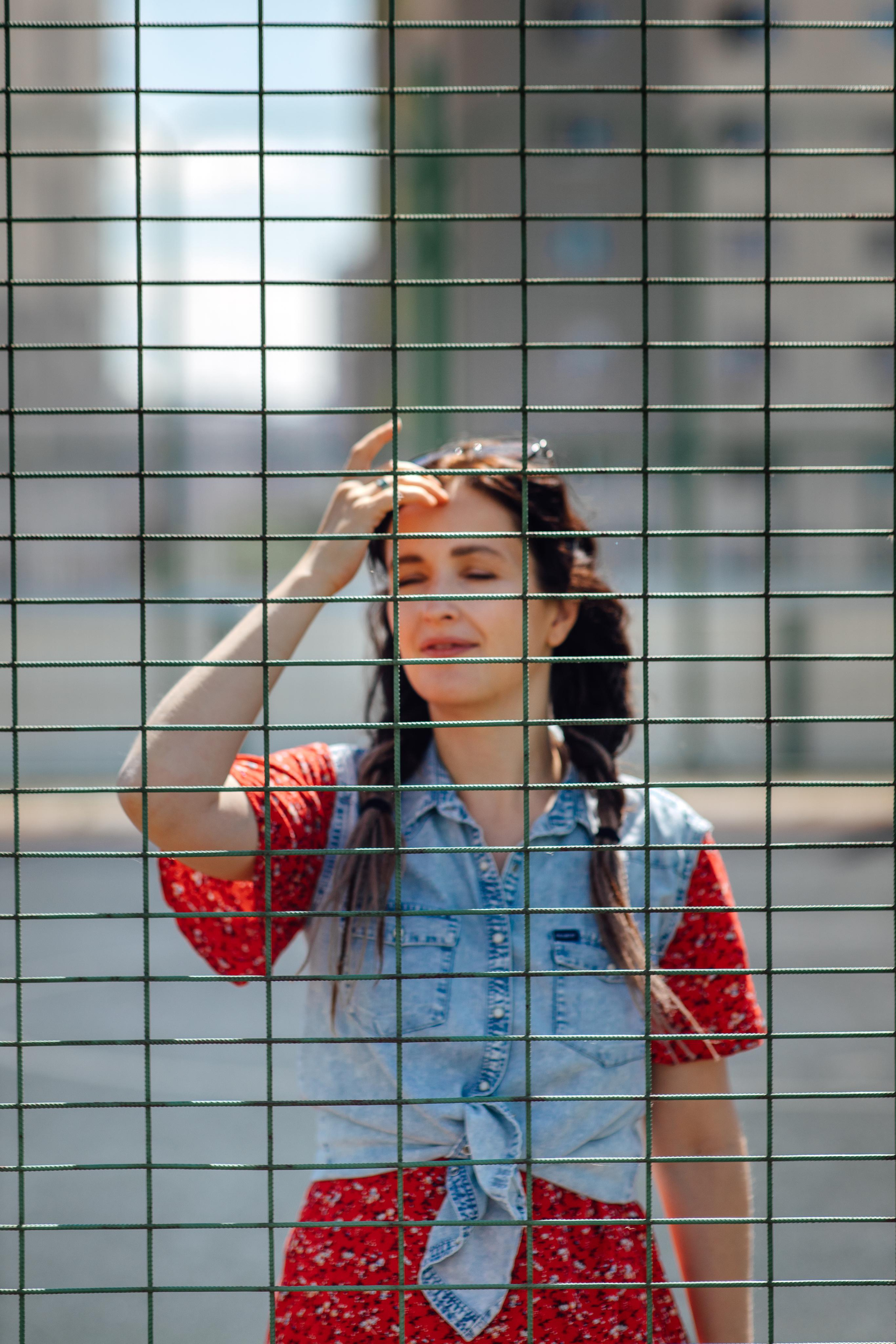 Спортивная площадка, полдень, июнь 2023