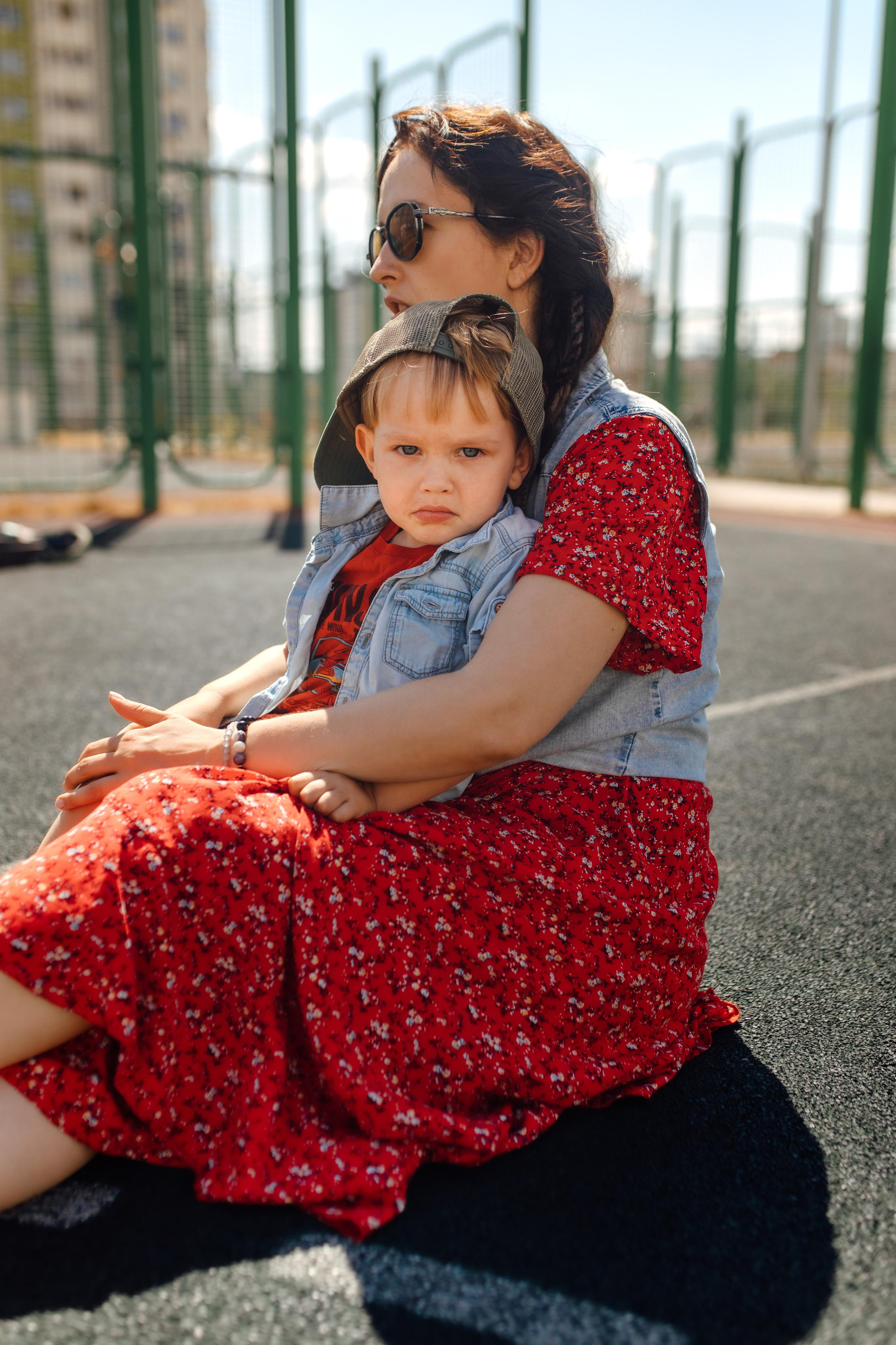 Спортивная площадка, полдень, июнь 2023