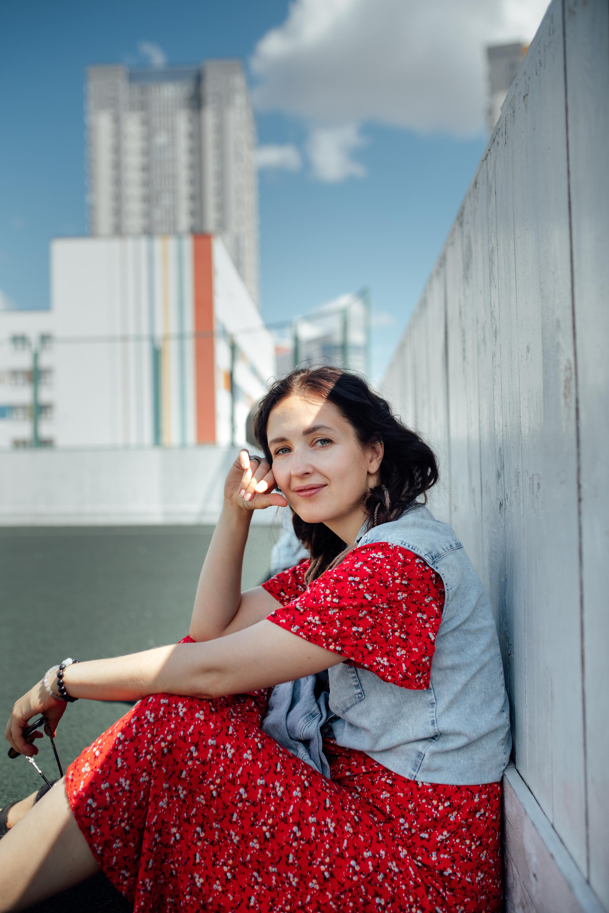 Спортивная площадка, полдень, июнь 2023