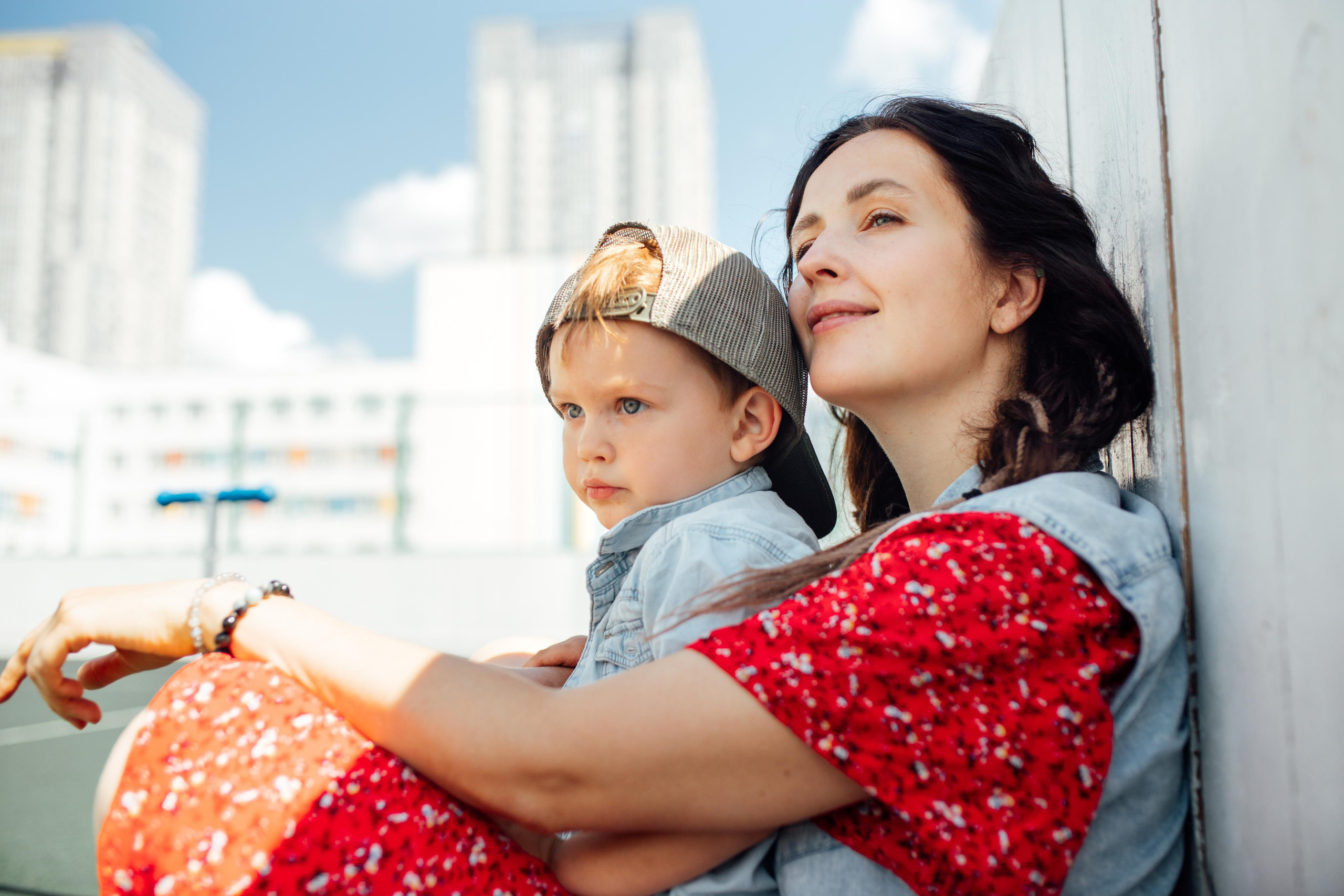 Спортивная площадка, полдень, июнь 2023