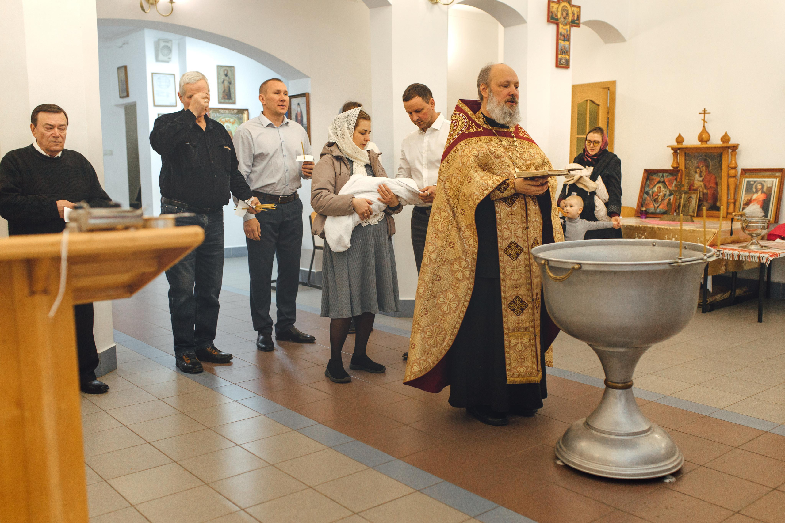 Крещение Ники, храм Петра и Павла, Жодино, апрель 2023