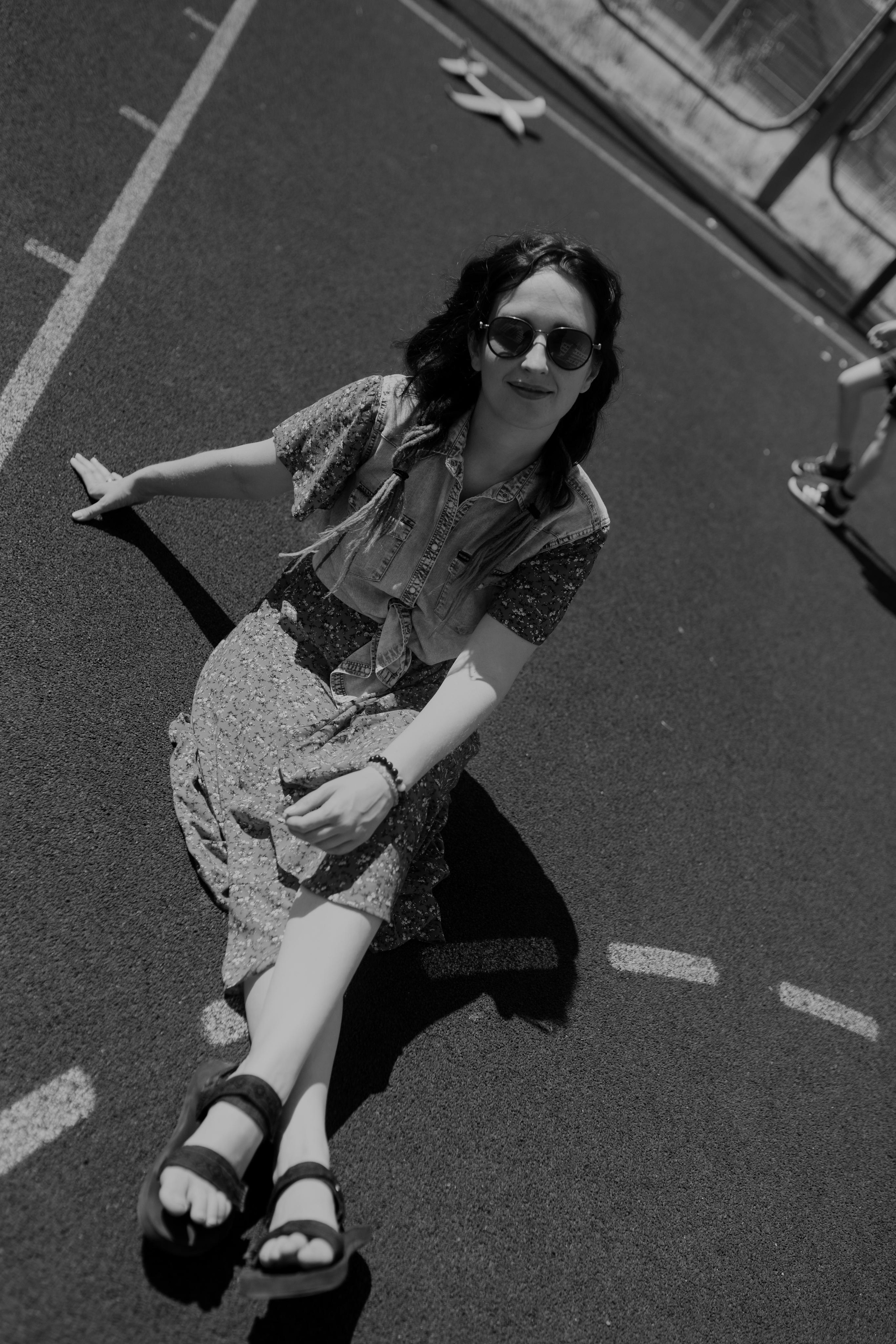 Спортивная площадка, полдень, июнь 2023