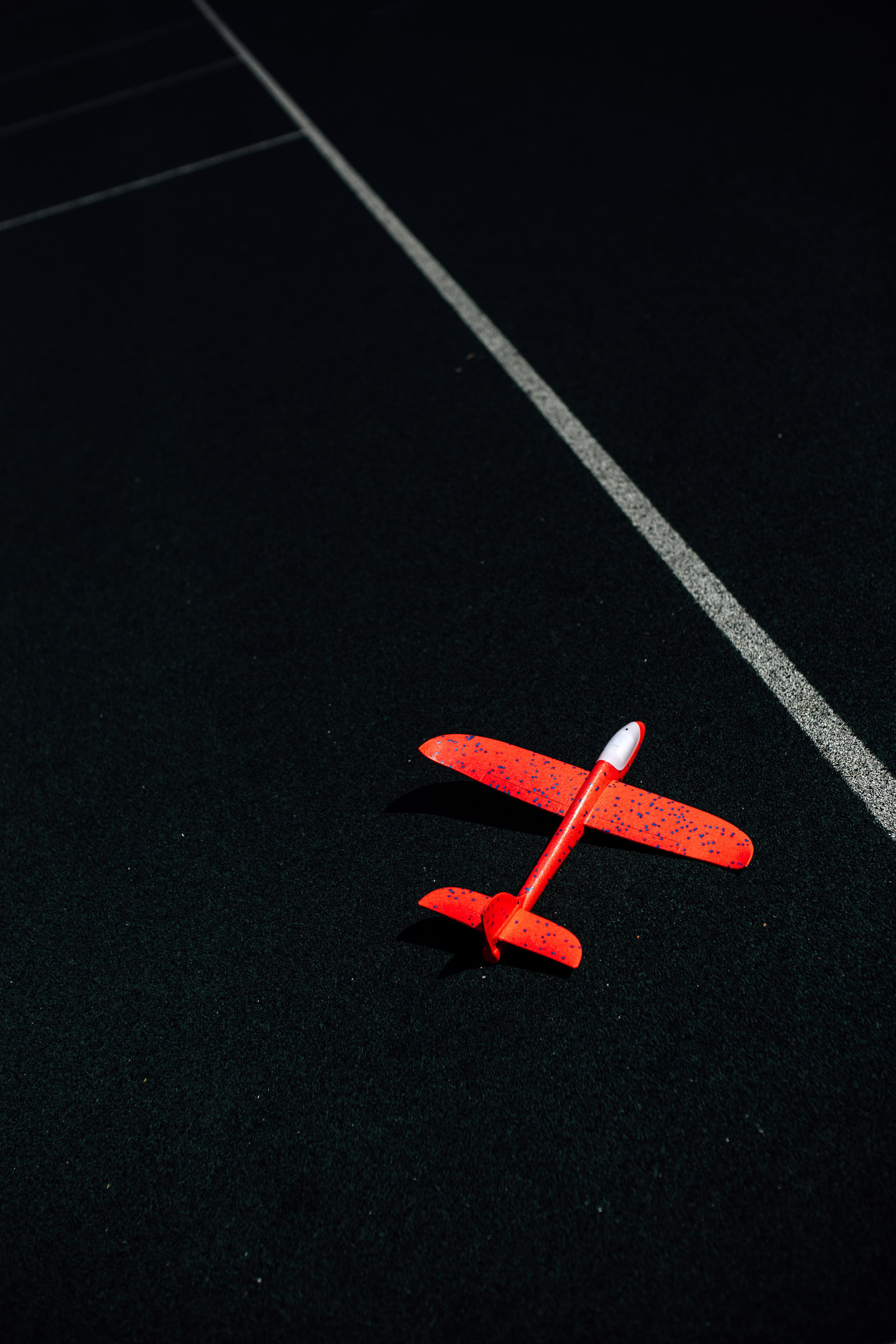 Спортивная площадка, полдень, июнь 2023