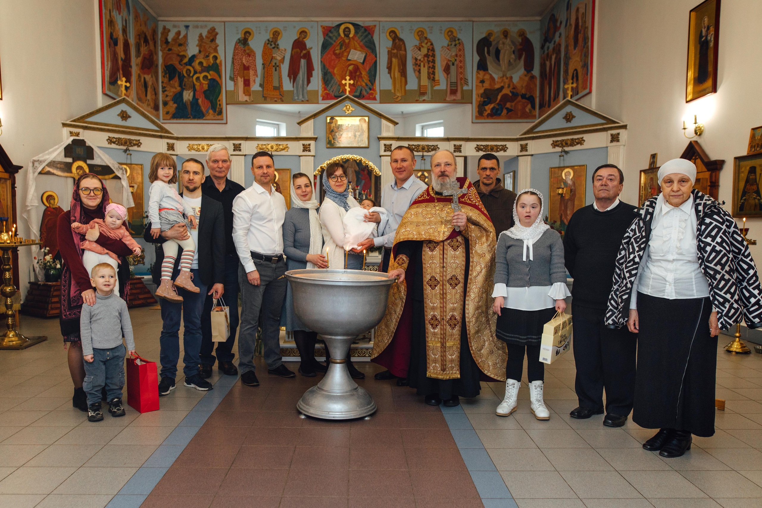 Крещение Ники, храм Петра и Павла, Жодино, апрель 2023