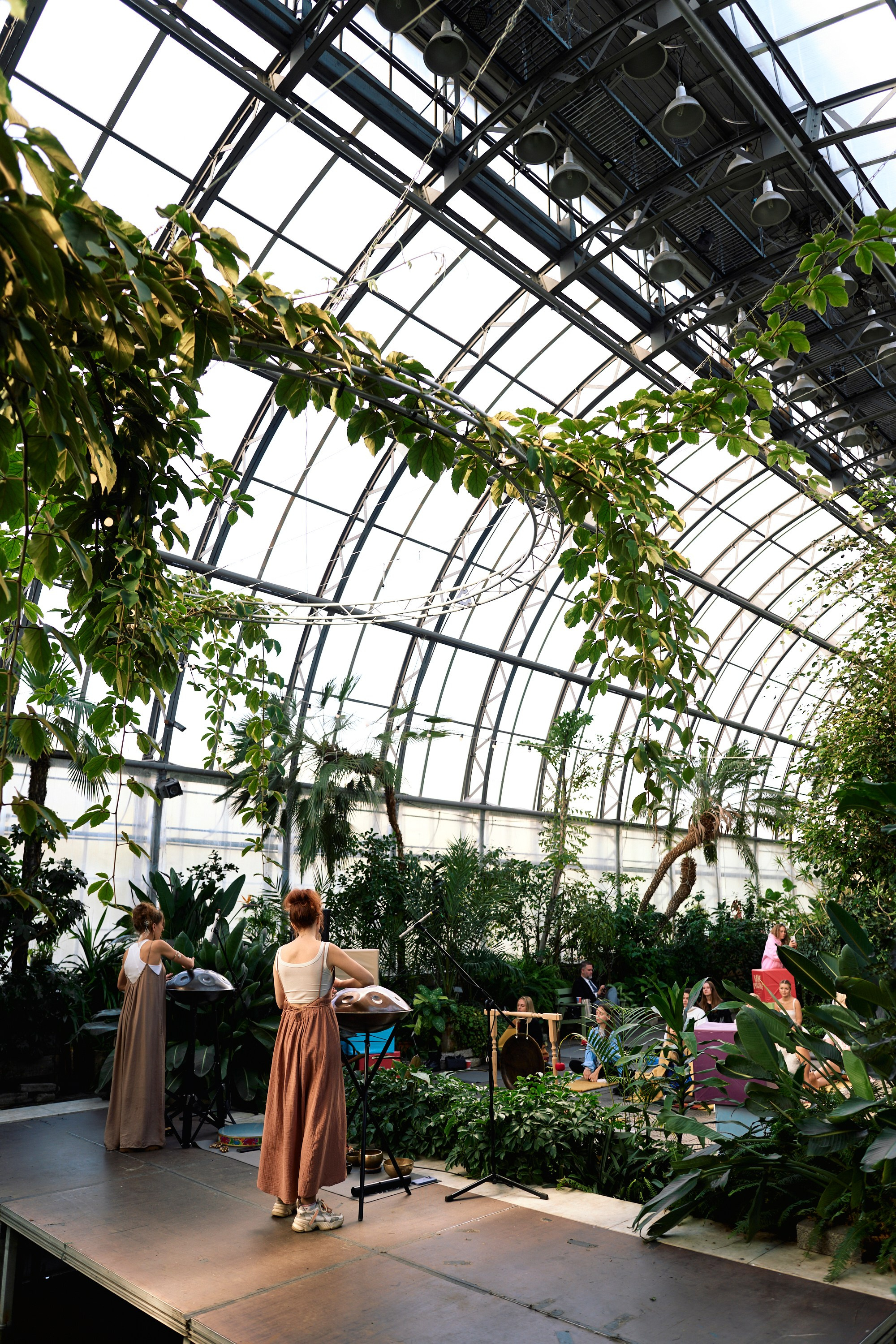 СЧАСТЬЕ В ОРАНЖЕРЕЕ. Photographer — ERASTOV