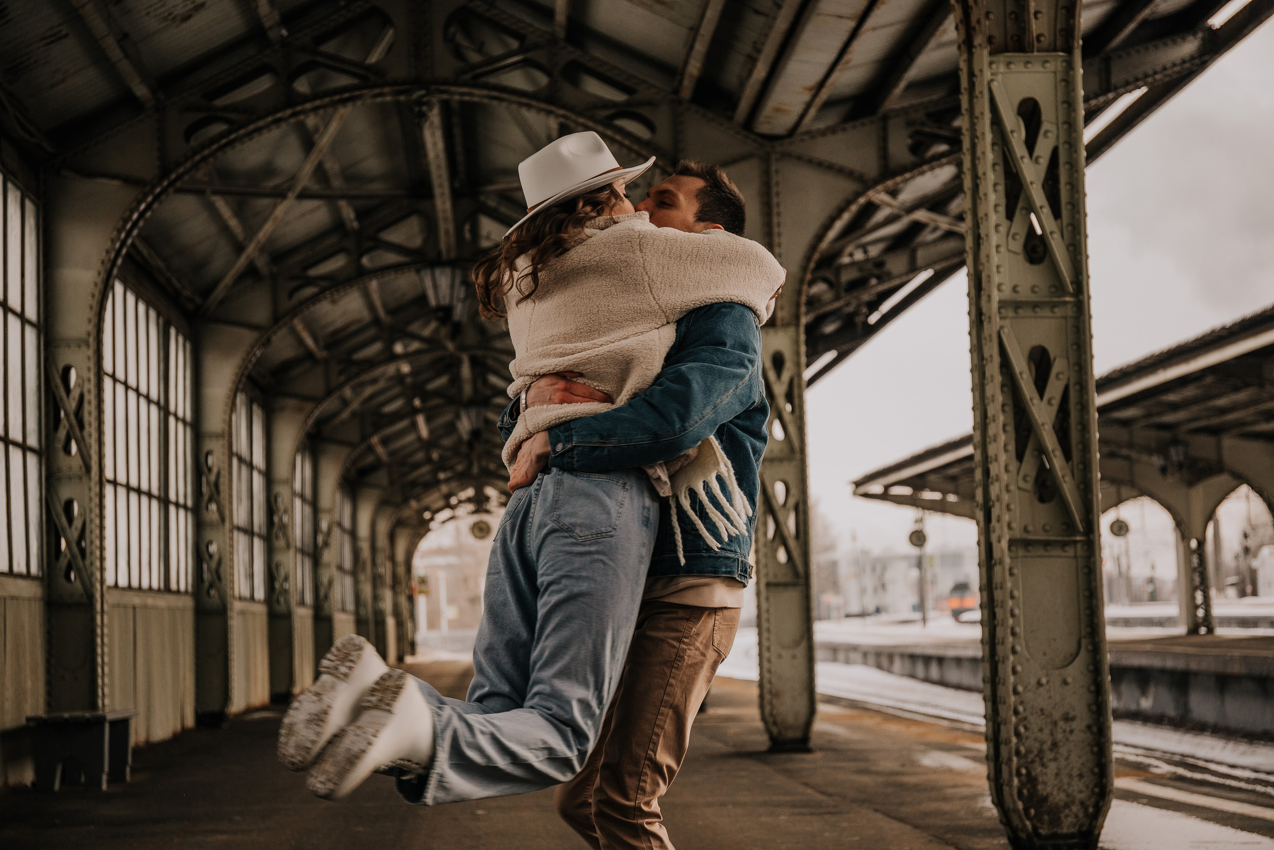 Даша & Рома. Витебский вокзал. Свадебный и семейный фотограф Пушкин Царское Село СПБ Питер Санкт-Петербург и Рязань Ольга Козлова