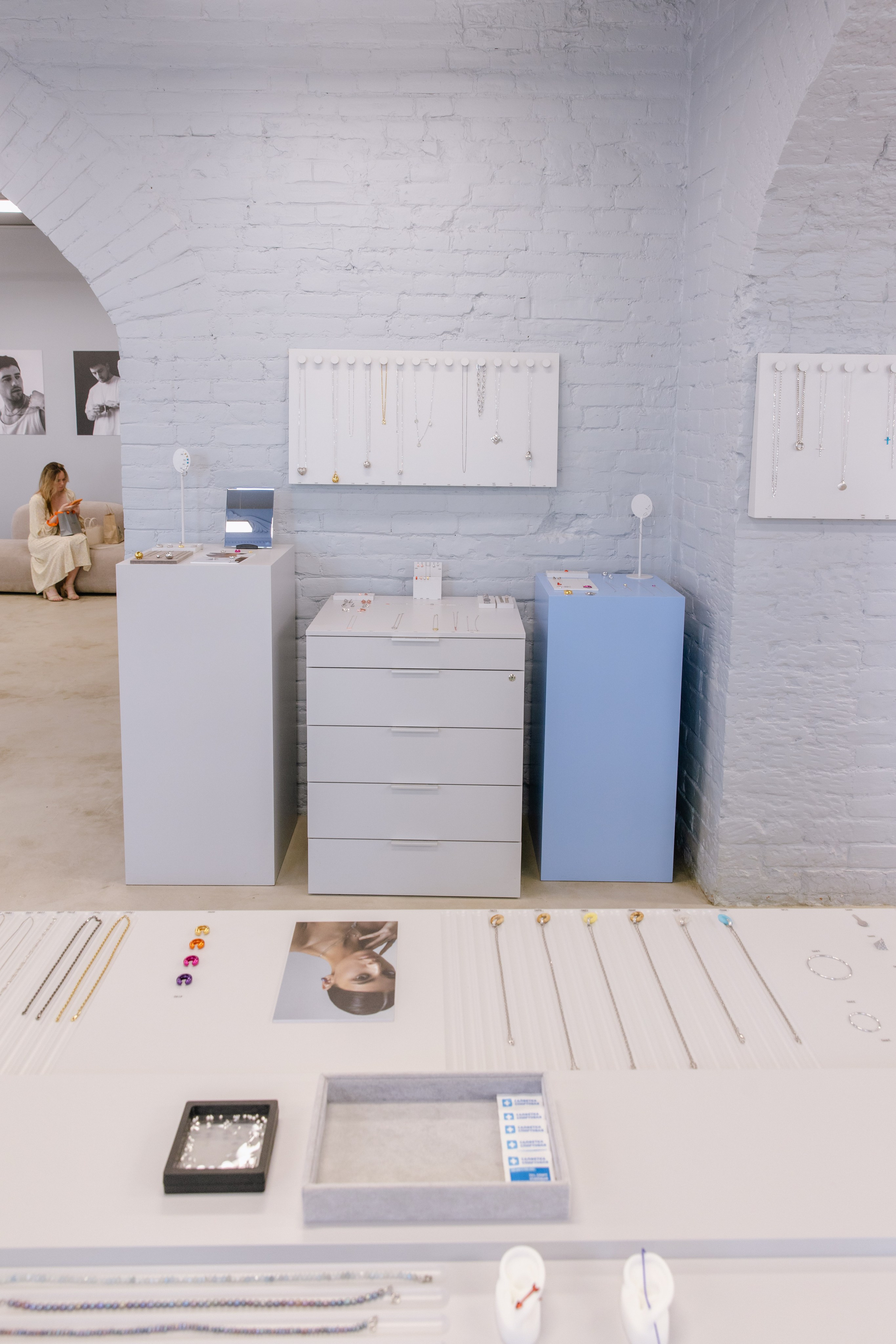 SBLESKOM ​Ювелирный салон Томск Ленина, 72. ГУДРУМ — Мебель на заказ в Томске | Кухни | Шкафы | Стулья и Столы