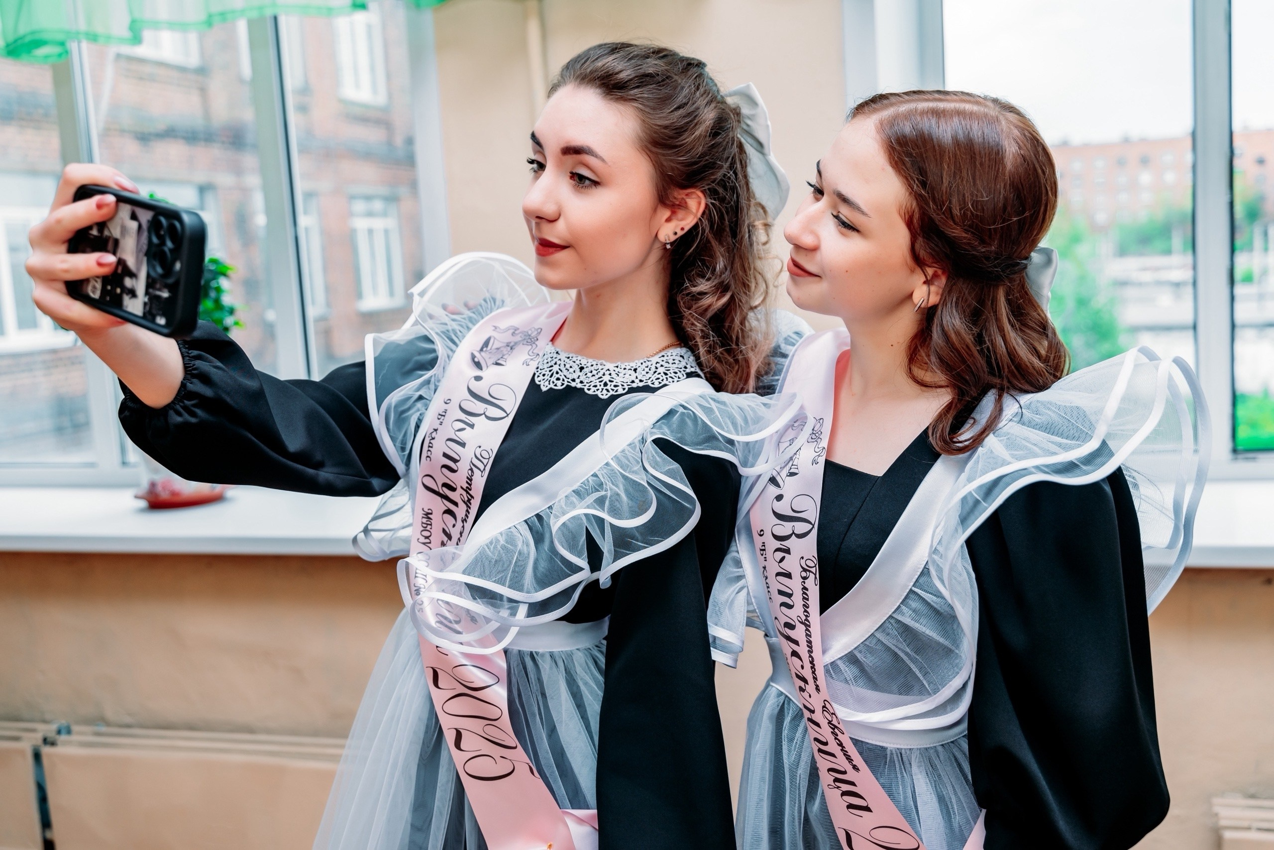 Последний звонок 2025 школа 25. Фотограф Алёна Царькова. Киселевск