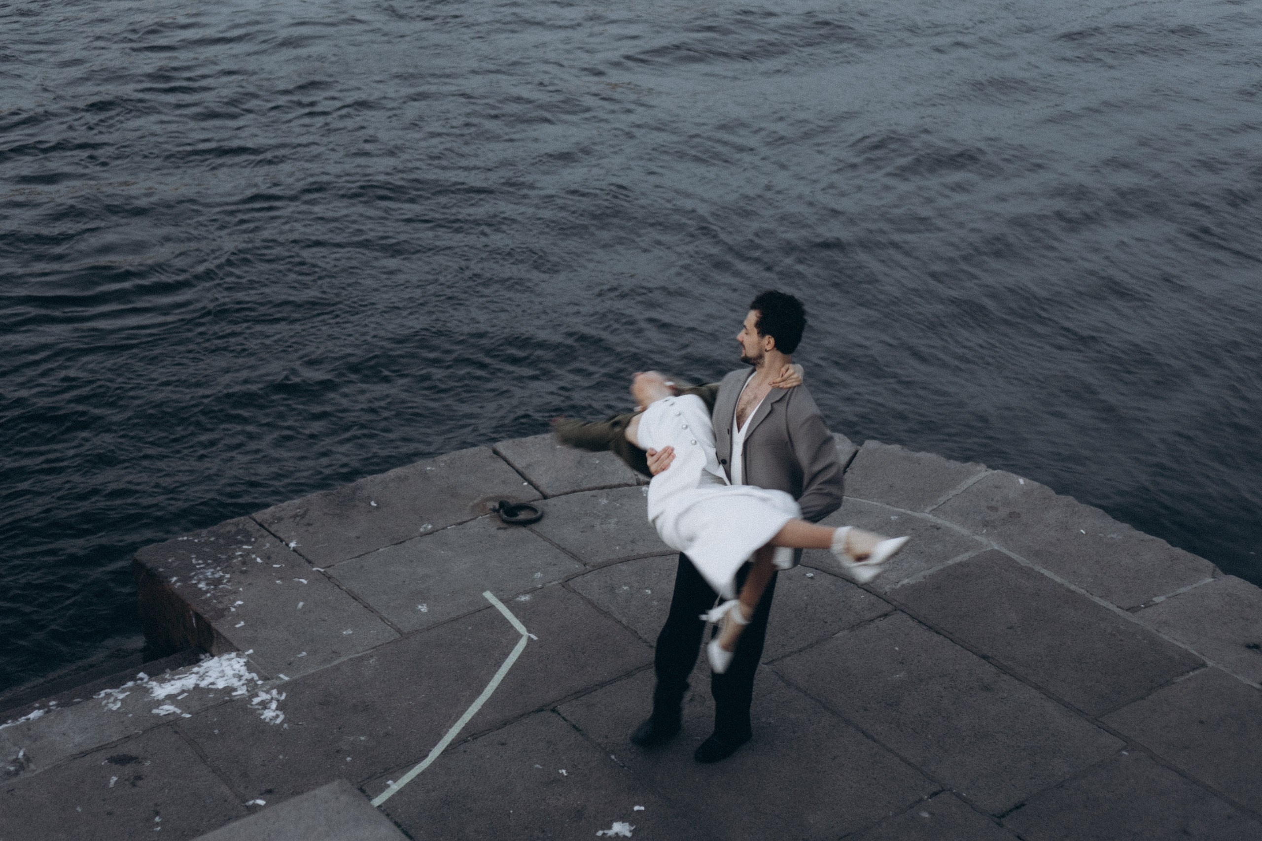 СВАДЕБНАЯ СЬЕМКА ПАРЫ НА РАССВЕТЕ В БЕЛЫЕ НОЧИ И ПРОГУЛКА С РАЗВОДНЫМИ МОСТАМИ И ПИКНИК ВОЗЛЕ ИСАКИЕВСКОГО СОБОРА. Профессиональный фотограф, Санкт-Петербург — Виктория Богомолова