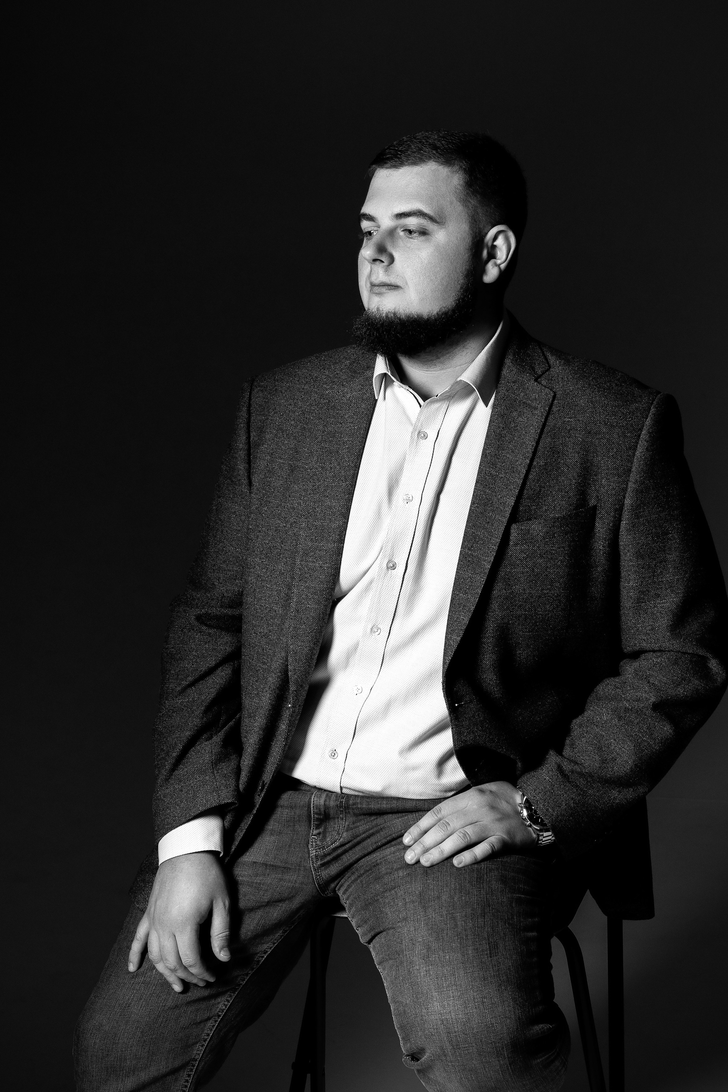 Мужская фотосессия в Москве. Мужской портрет. Мужской фотограф. Фотографии мужчин. Контент для мужчины. Бизнес портрет. Фотосессия для бизнеса.