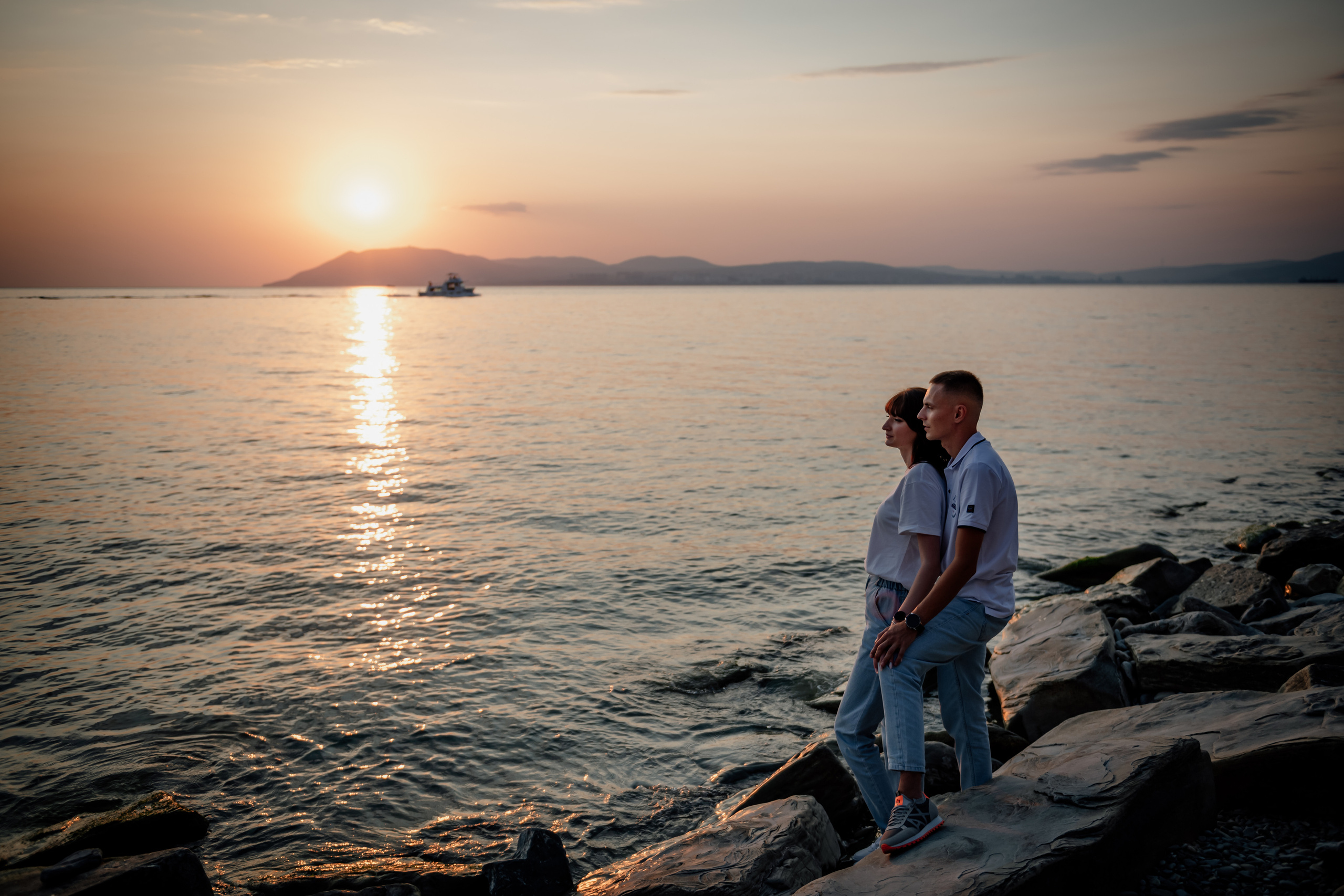 Фотосессия влюбленных на море. Свадебный фотограф Новороссийск Марина КрамарИна Полещук