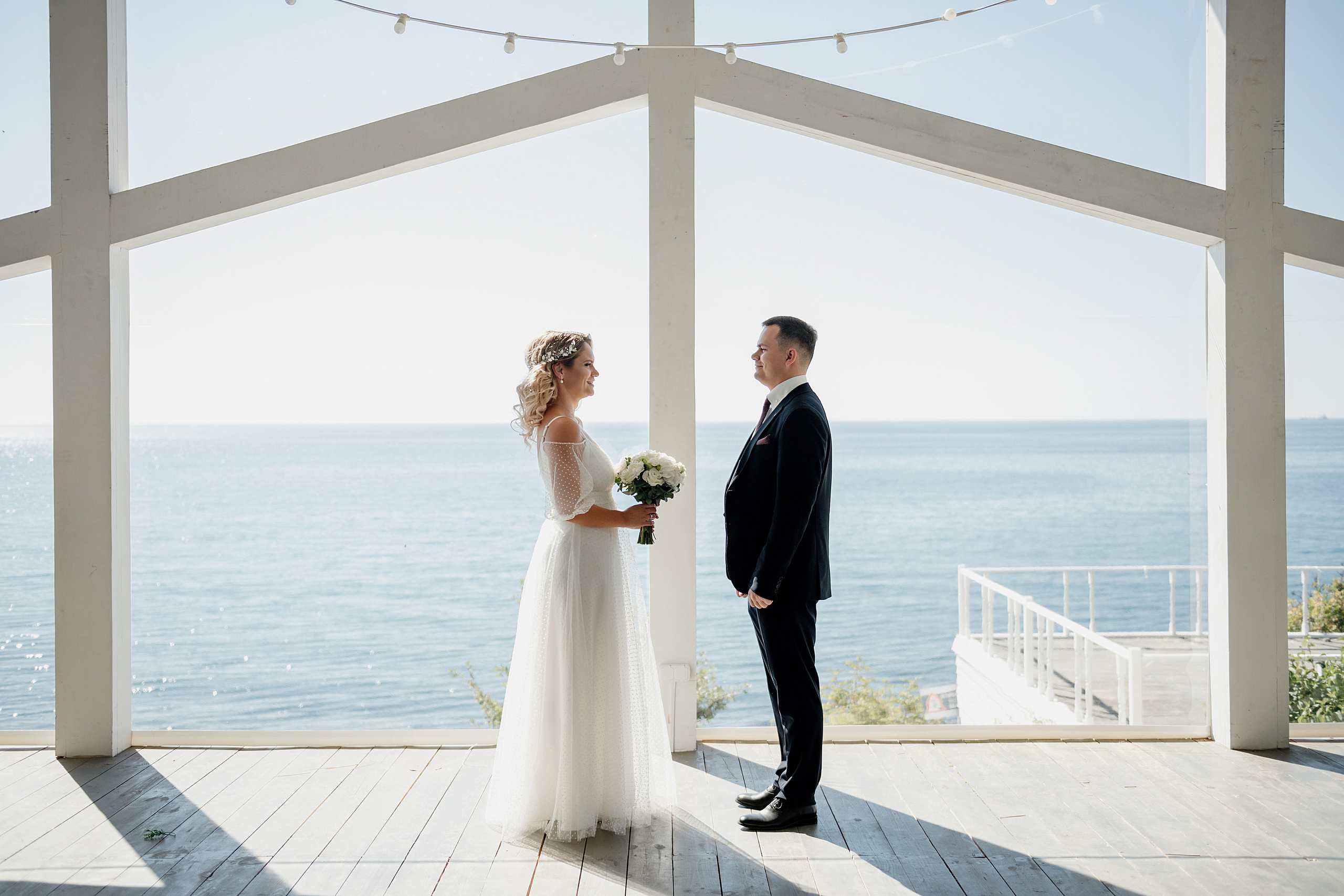 Свадьба букет невесты жених невеста свадебное платье. Свадебный фотограф Новороссийск Марина КрамарИна Полещук