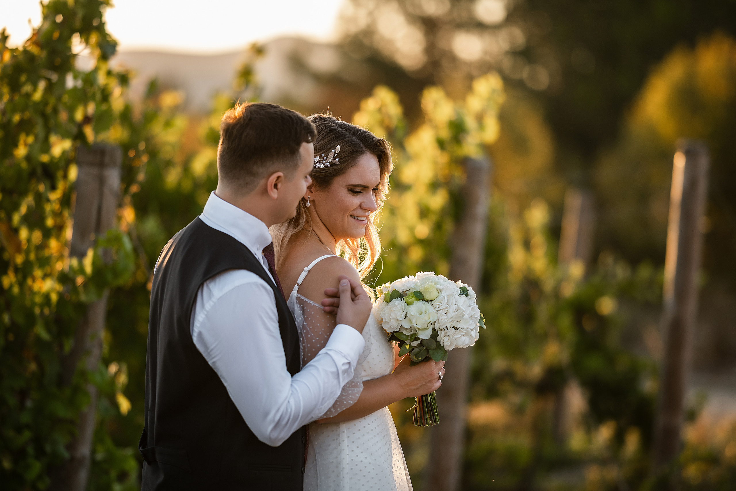 Свадьба букет невесты жених невеста свадебное платье. Свадебный фотограф Новороссийск Марина КрамарИна Полещук