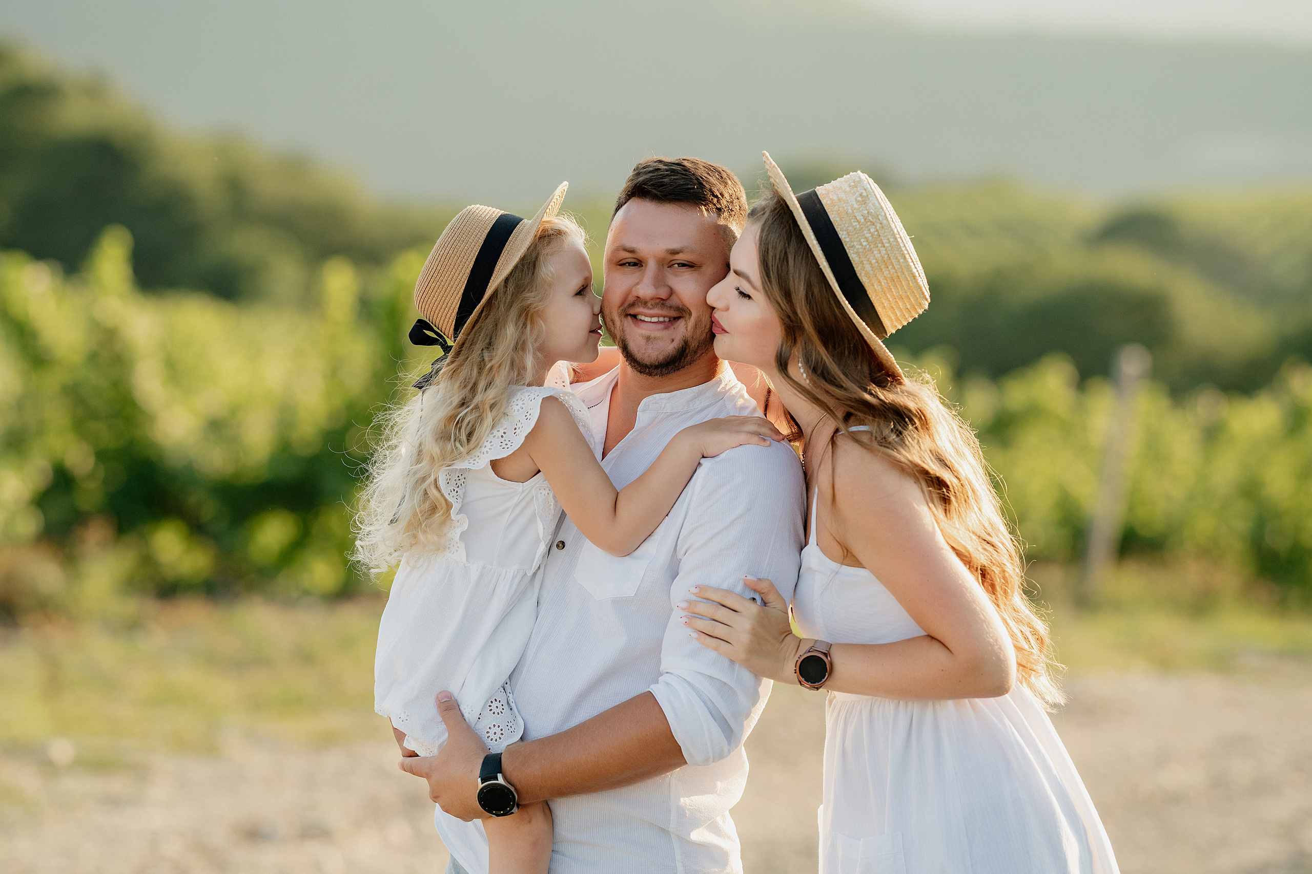 Семейная фотосессия, фотосессия семь, летняя фотосессия семьи. Свадебный фотограф Новороссийск Марина КрамарИна Полещук