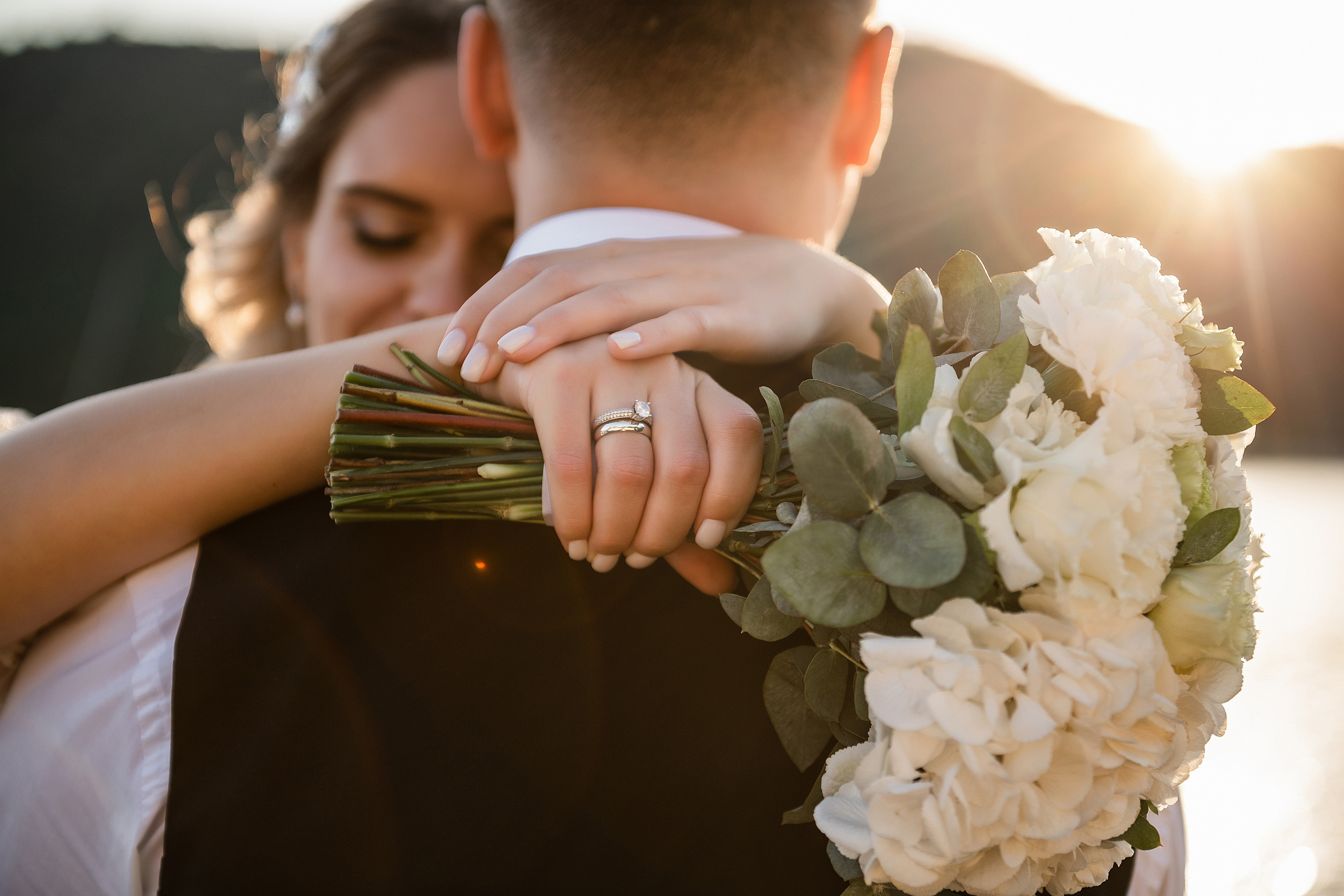 Свадьба букет невесты жених невеста свадебное платье. Свадебный фотограф Новороссийск Марина КрамарИна Полещук