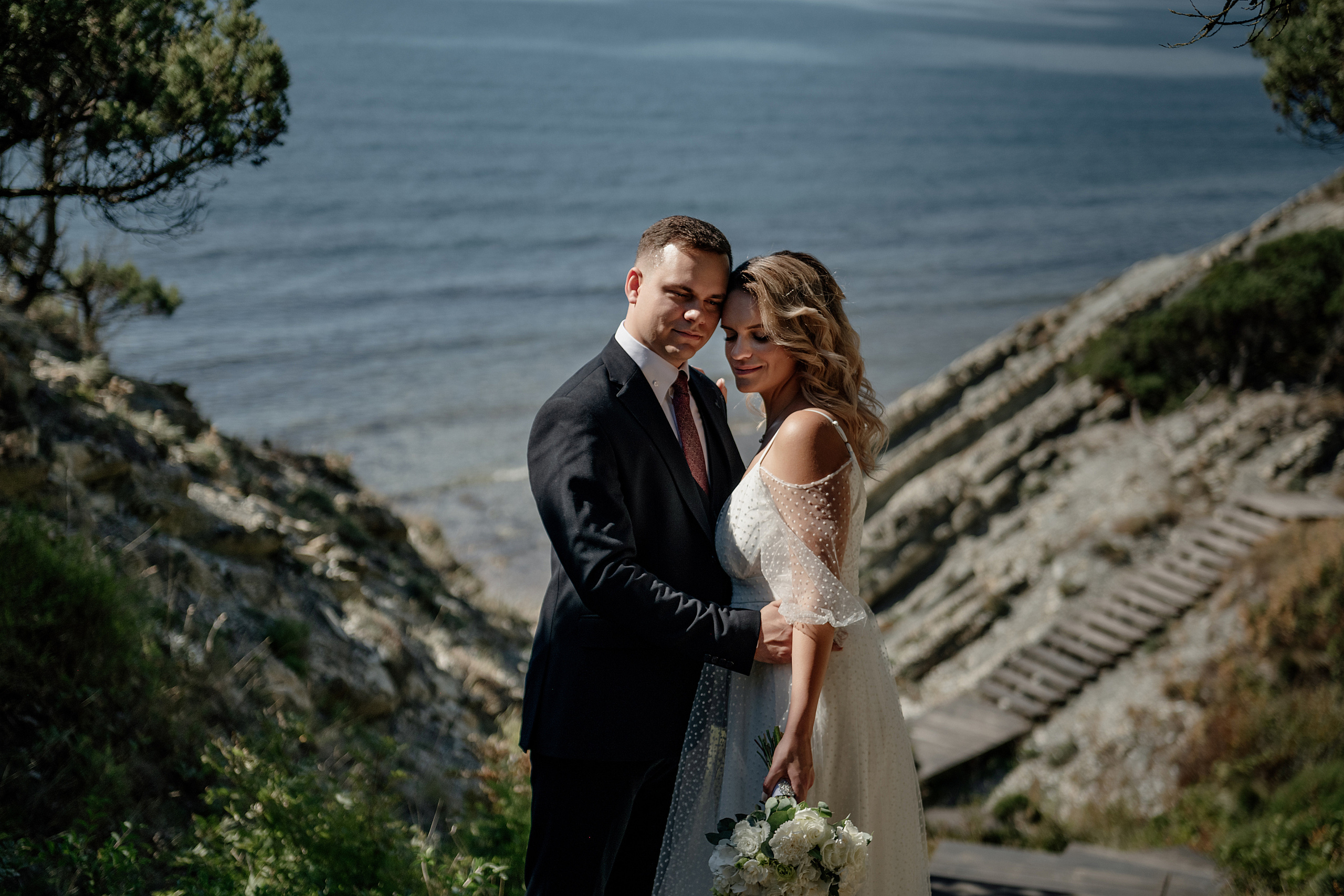 Свадьба букет невесты жених невеста свадебное платье. Свадебный фотограф Новороссийск Марина КрамарИна Полещук