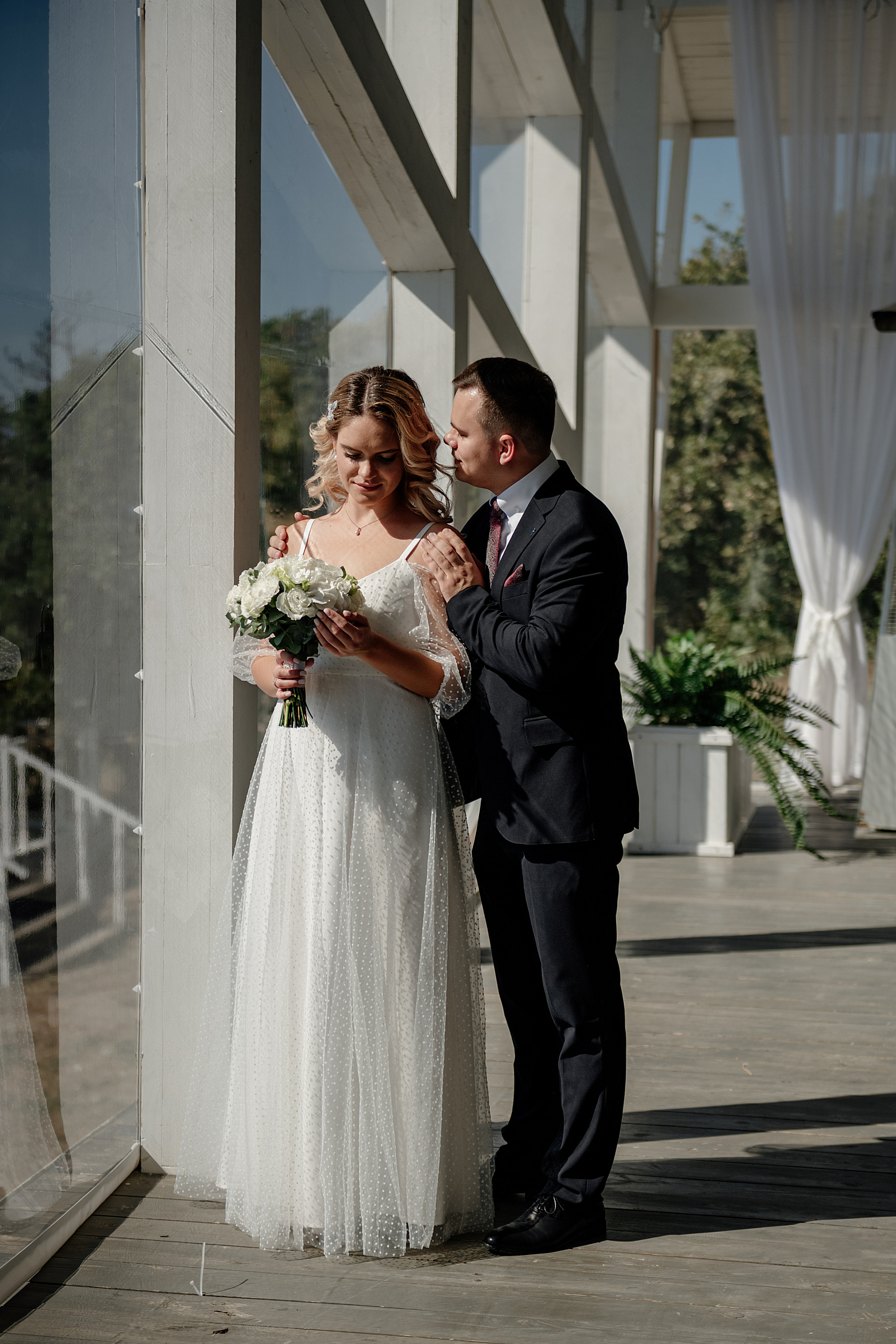 Свадьба букет невесты жених невеста свадебное платье. Свадебный фотограф Новороссийск Марина КрамарИна Полещук