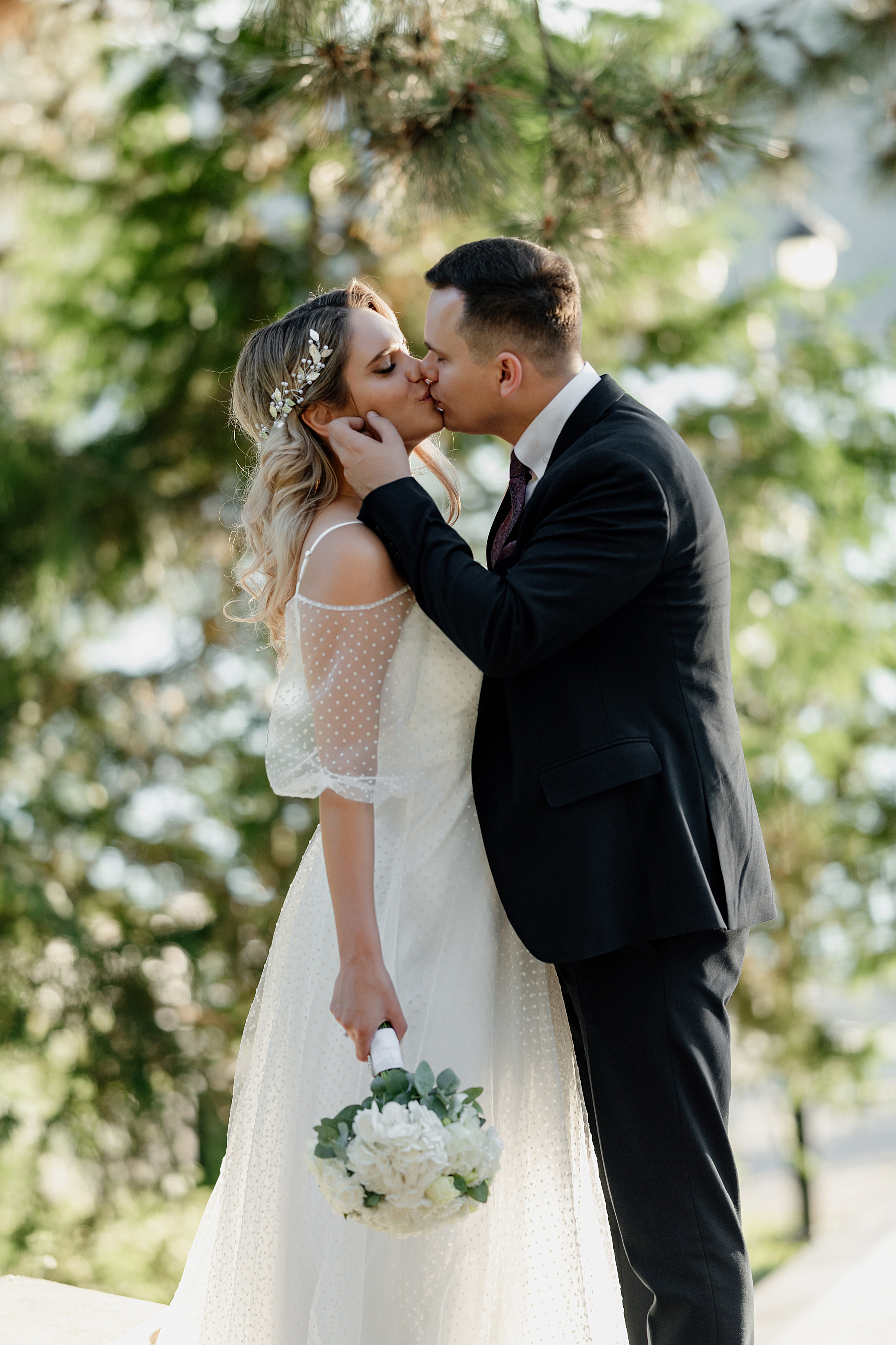 Свадьба букет невесты жених невеста свадебное платье. Свадебный фотограф Новороссийск Марина КрамарИна Полещук