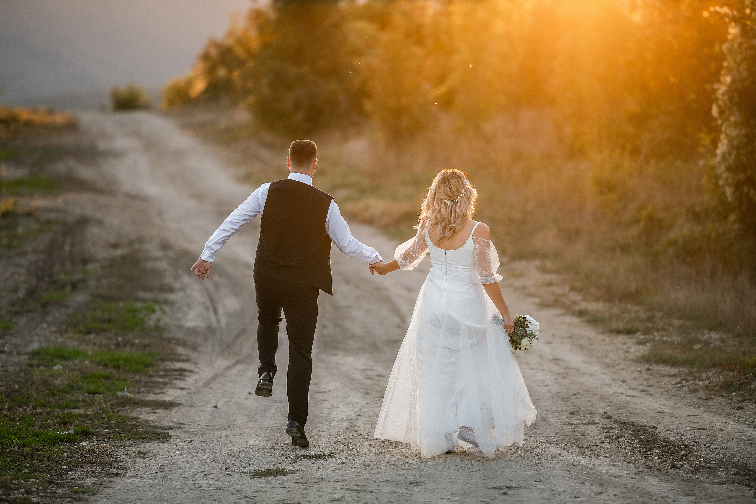 Свадьба букет невесты жених невеста свадебное платье. Свадебный фотограф Новороссийск Марина КрамарИна Полещук