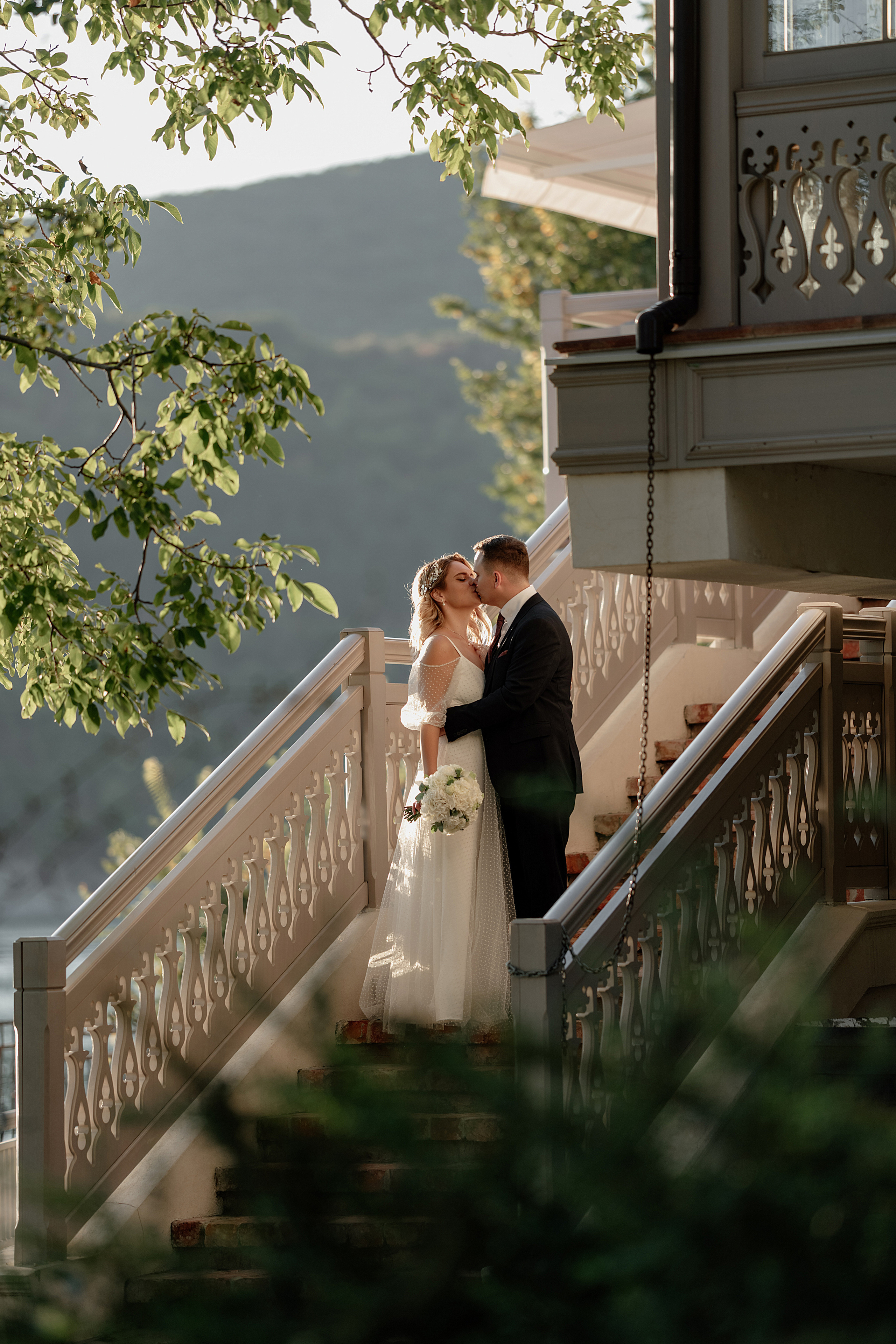 Свадьба букет невесты жених невеста свадебное платье. Свадебный фотограф Новороссийск Марина КрамарИна Полещук