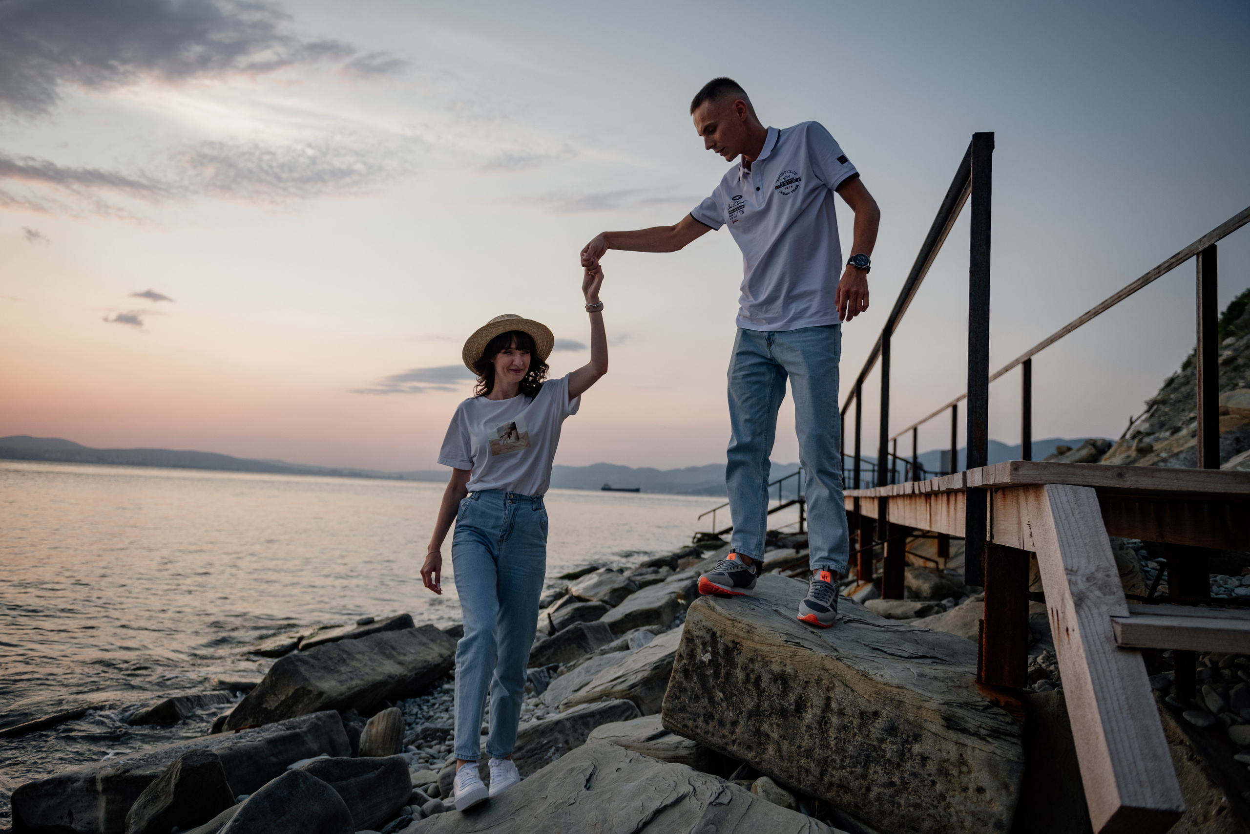 Фотосессия влюбленных на море. Свадебный фотограф Новороссийск Марина КрамарИна Полещук