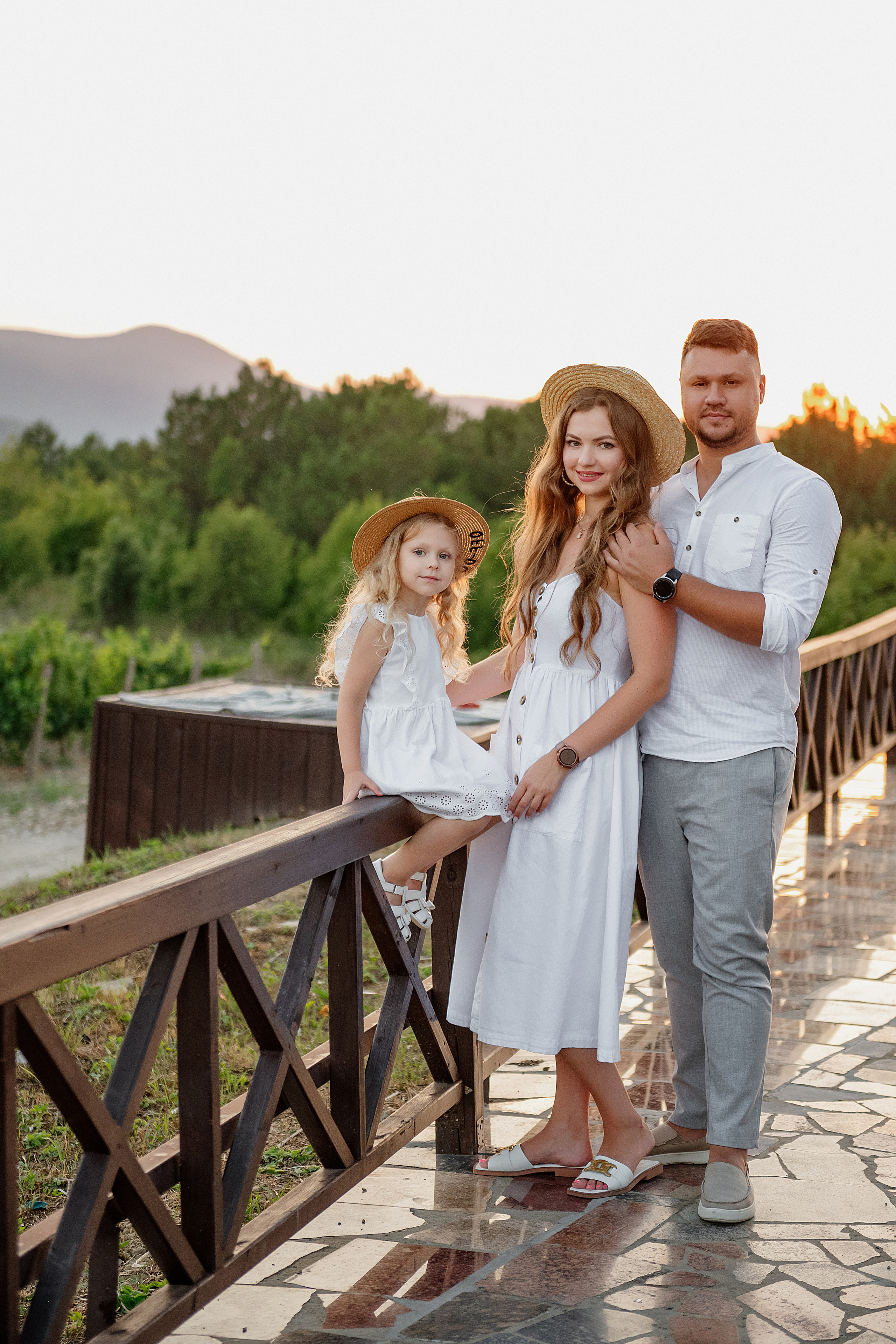 Семейная фотосессия, фотосессия семь, летняя фотосессия семьи. Свадебный фотограф Новороссийск Марина КрамарИна Полещук