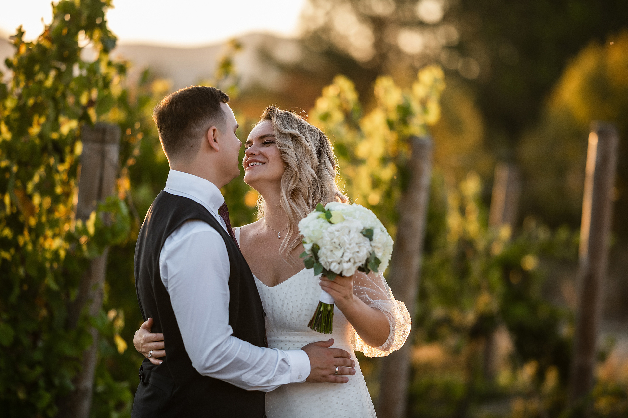 Свадьба букет невесты жених невеста свадебное платье. Свадебный фотограф Новороссийск Марина КрамарИна Полещук