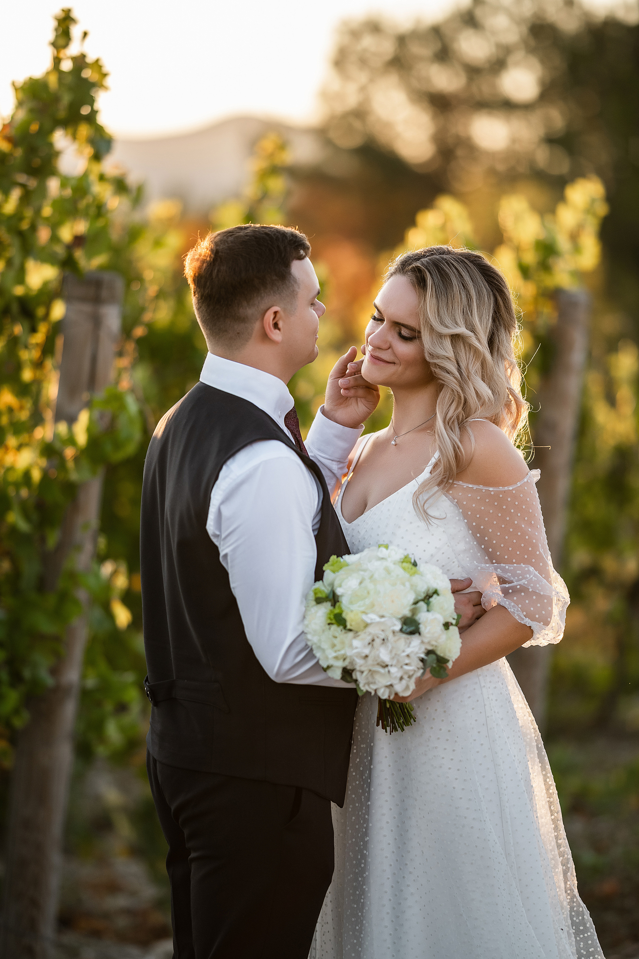 Свадьба букет невесты жених невеста свадебное платье. Свадебный фотограф Новороссийск Марина КрамарИна Полещук