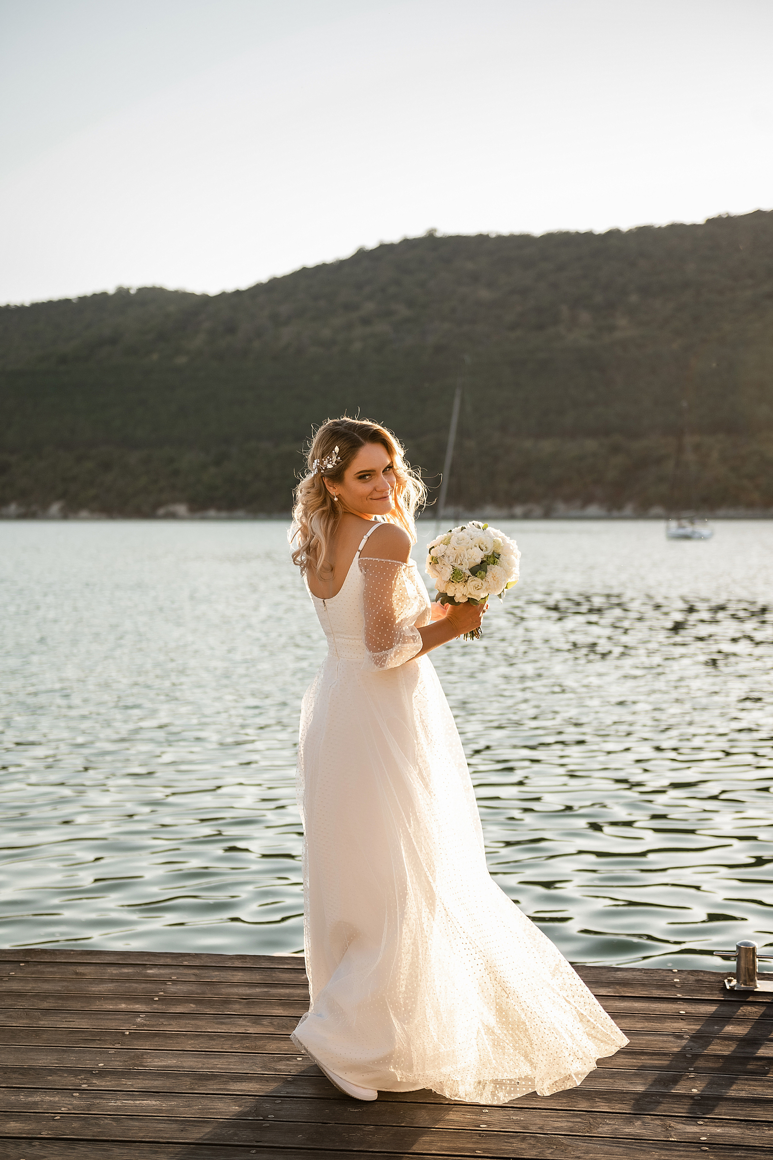 Свадьба букет невесты жених невеста свадебное платье. Свадебный фотограф Новороссийск Марина КрамарИна Полещук