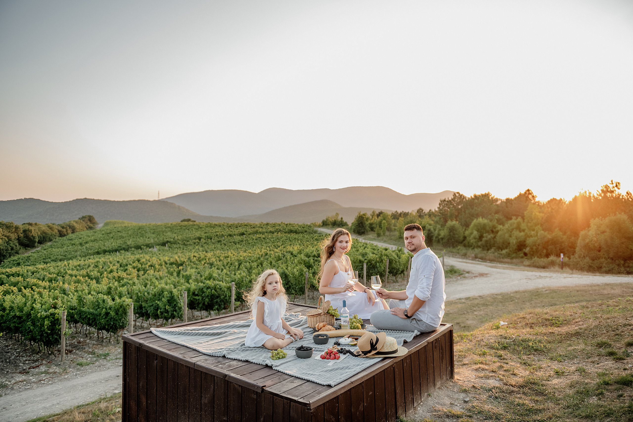 Семейная фотосессия, фотосессия семь, летняя фотосессия семьи. Свадебный фотограф Новороссийск Марина КрамарИна Полещук