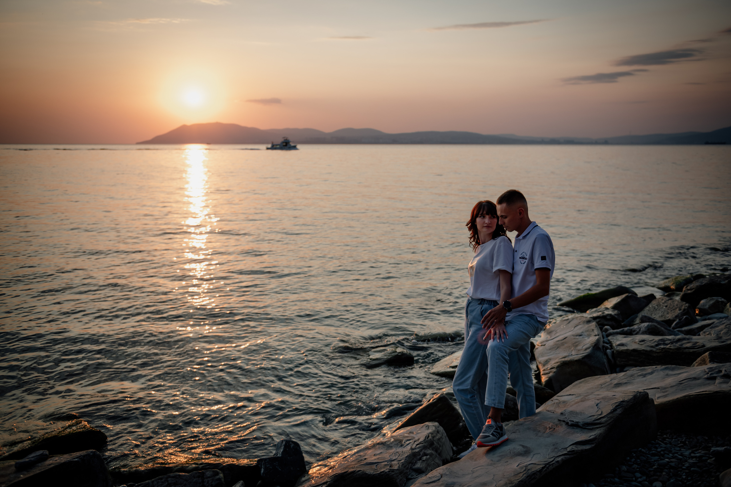 Фотосессия влюбленных на море. Свадебный фотограф Новороссийск Марина КрамарИна Полещук